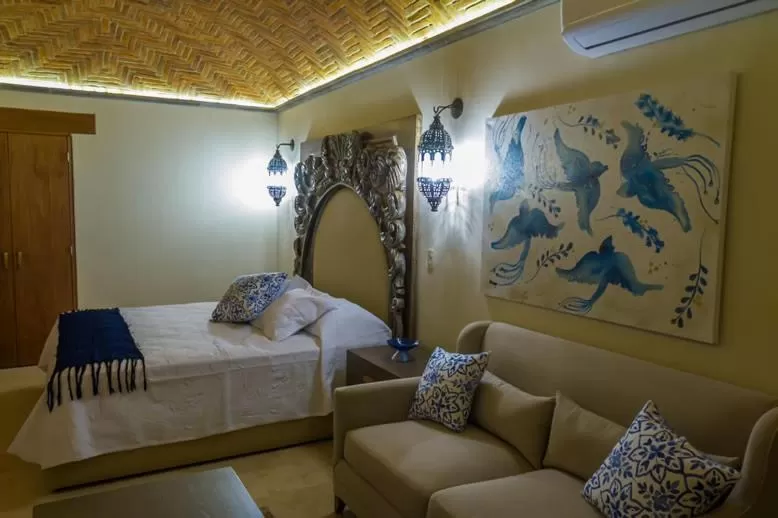 Decorative detail, Bed in Hotel Lindo Ajijic Bed & Breakfast