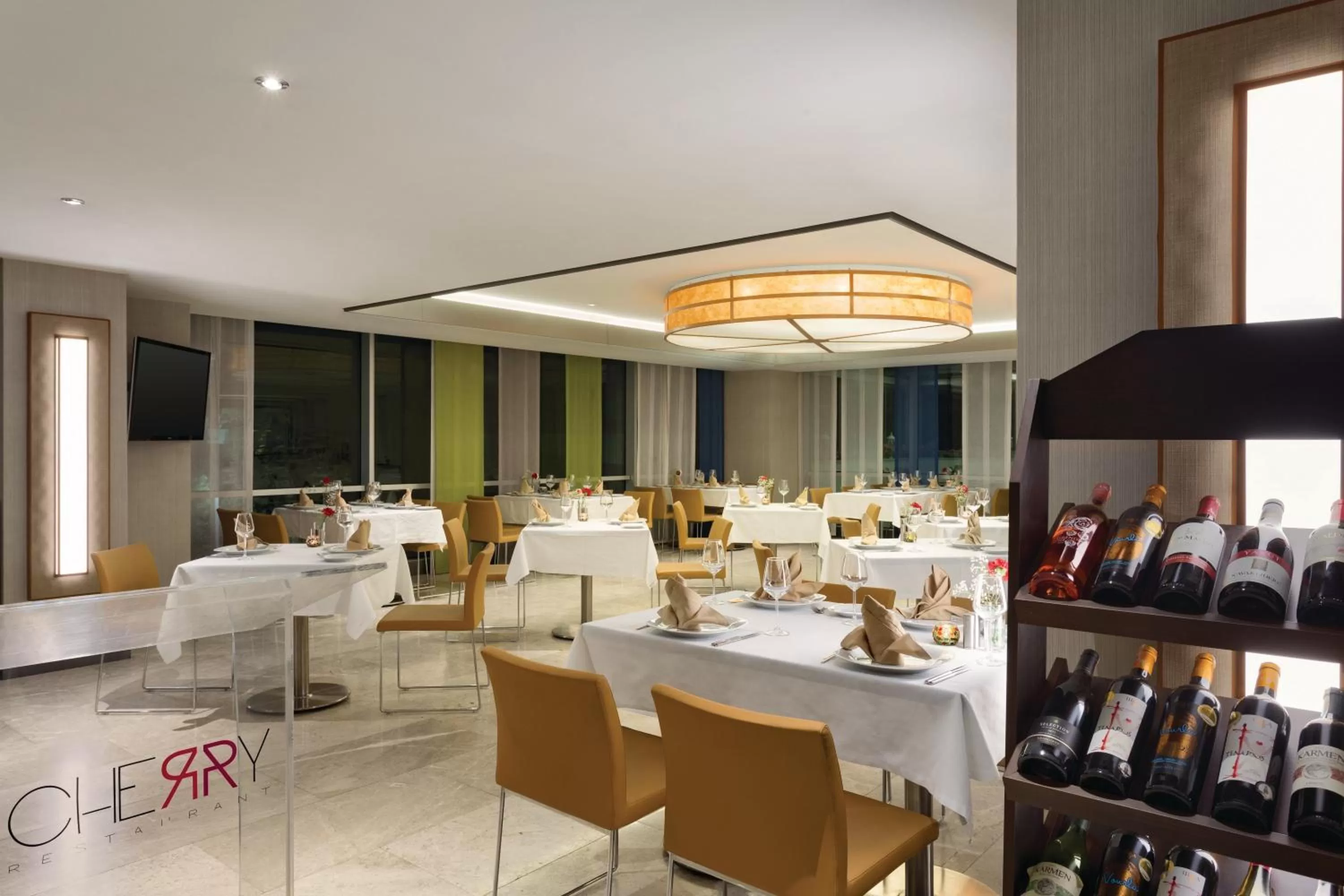 Restaurant/places to eat in Ramada Hotel & Suites by Wyndham Izmir Kemalpasa