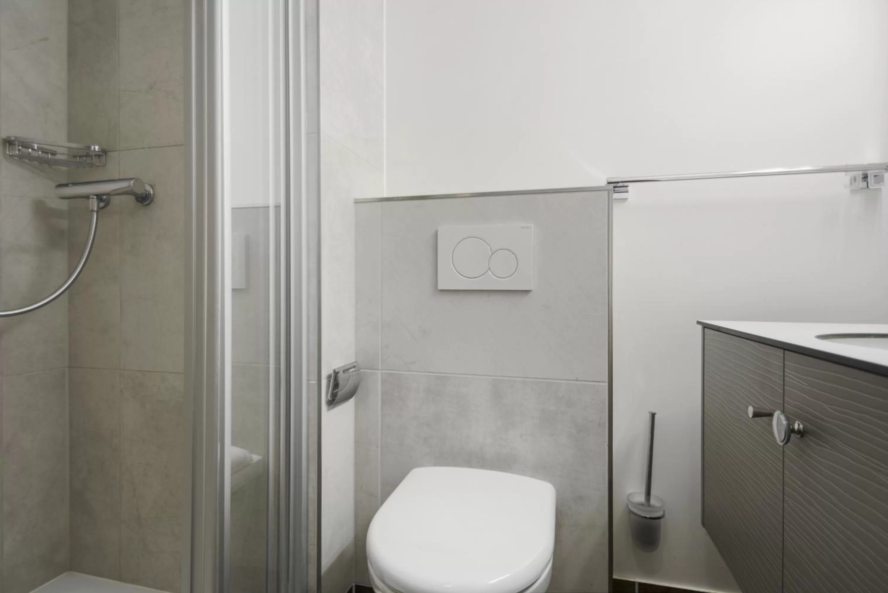 Toilet in Neuchâtel City Hôtel