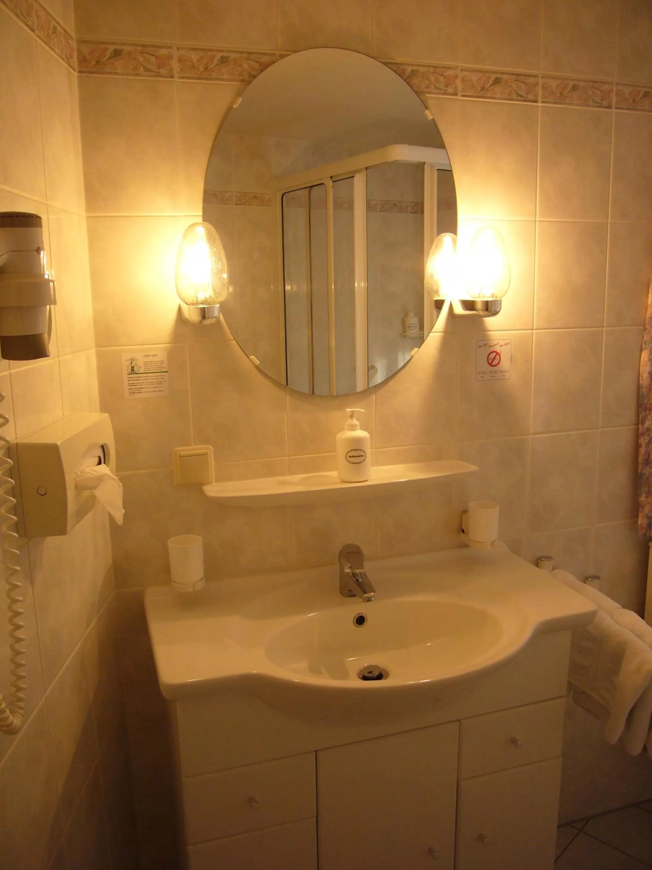 Bathroom in Klassik Hotel am Tor