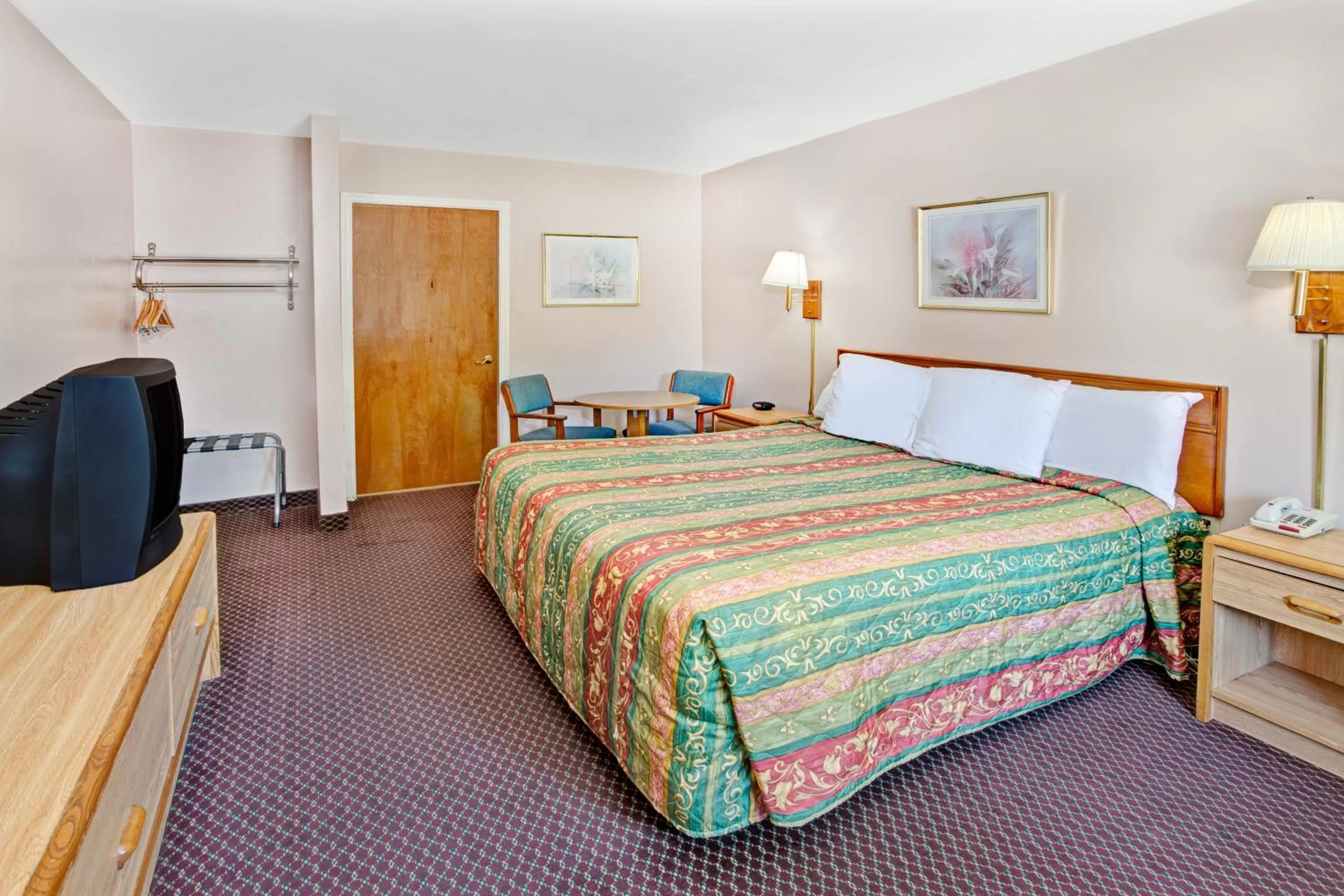 King Room - Non-Smoking in Super 8 by Wyndham Marietta/West/Atl Area