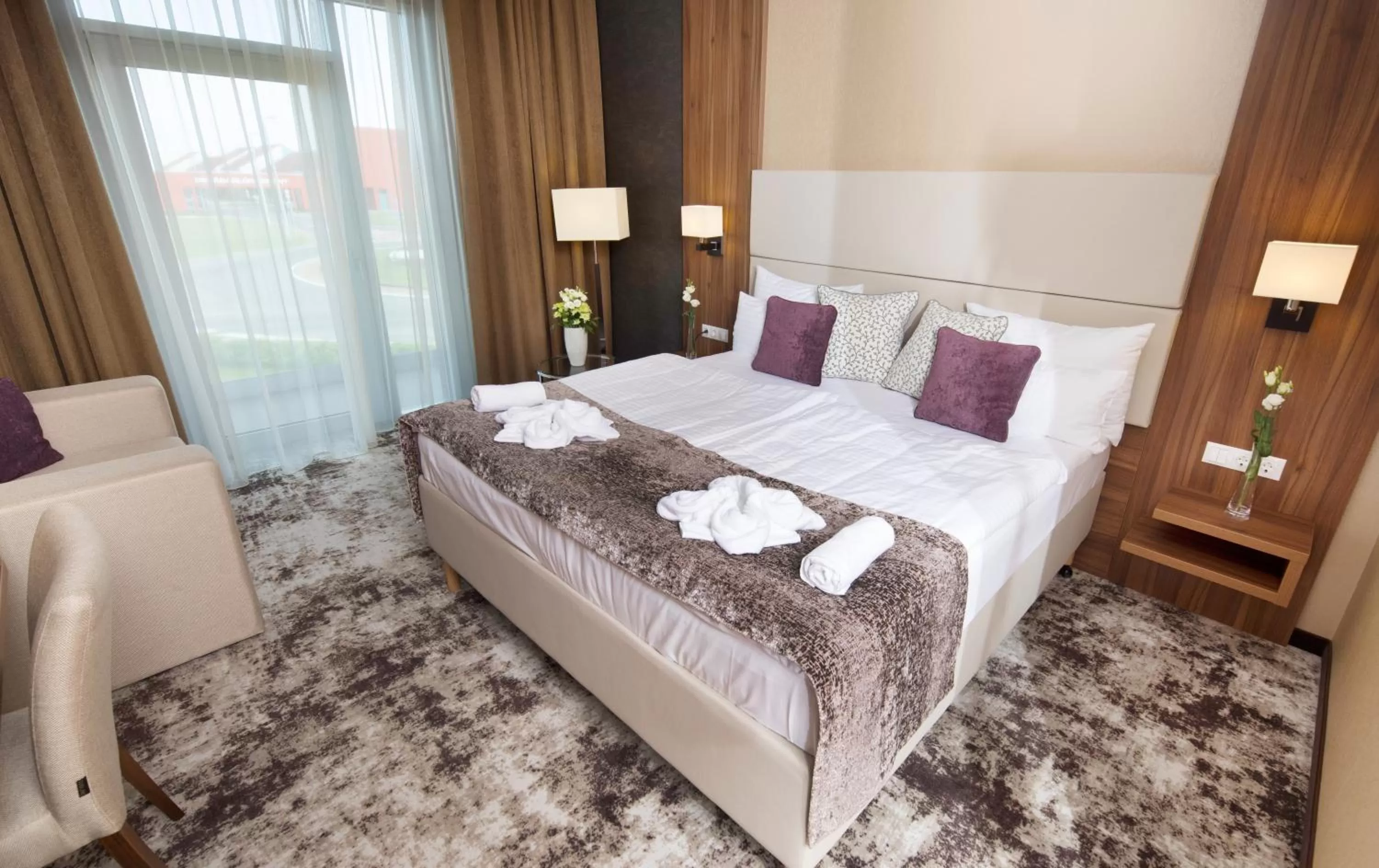 Photo of the whole room, Bed in Outlet Hotel Polgár