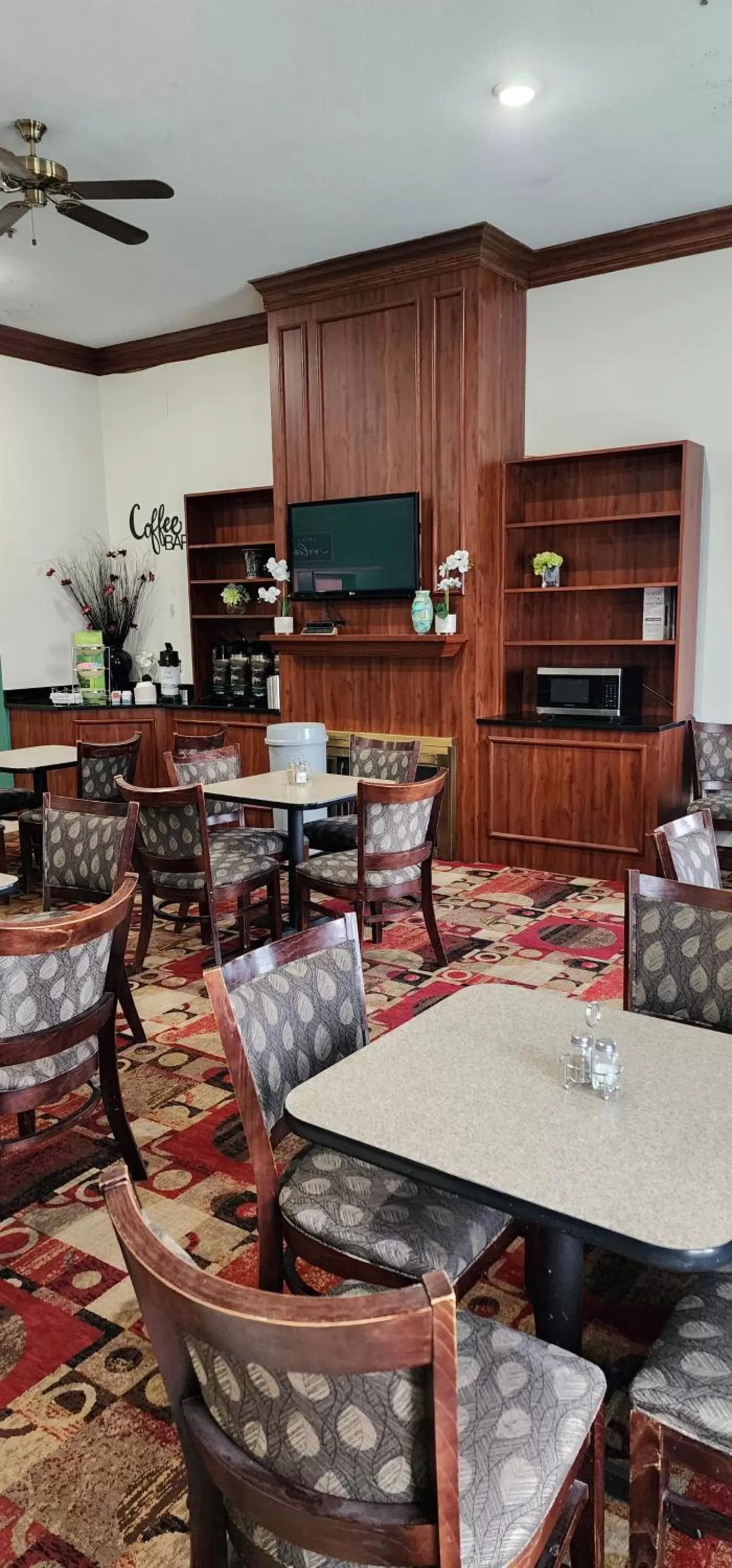 Buffet breakfast in Quality Inn Dry Ridge