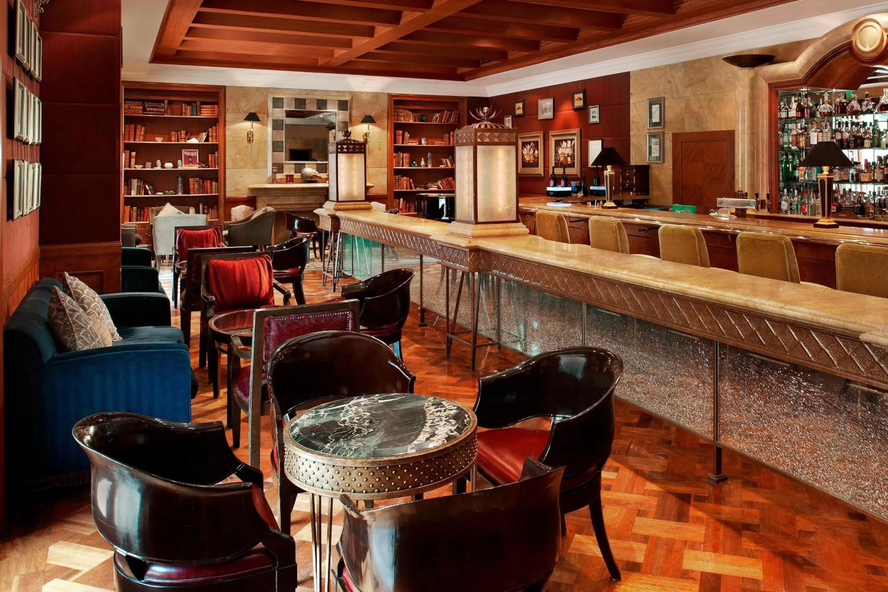 Lounge or bar in The St. Regis Beijing
