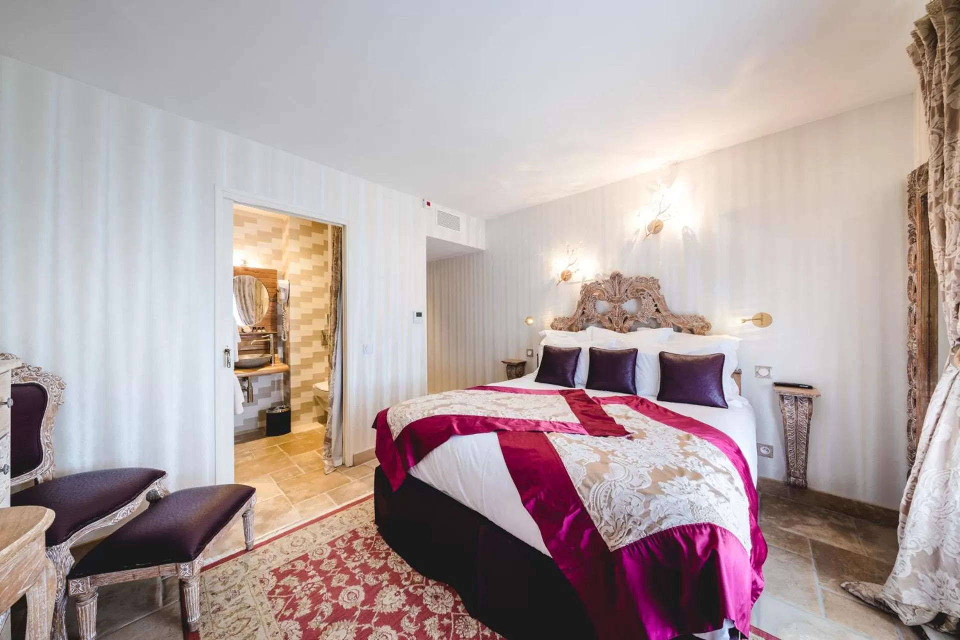 Bedroom, Bed in Le Petit Palais D'Aglae