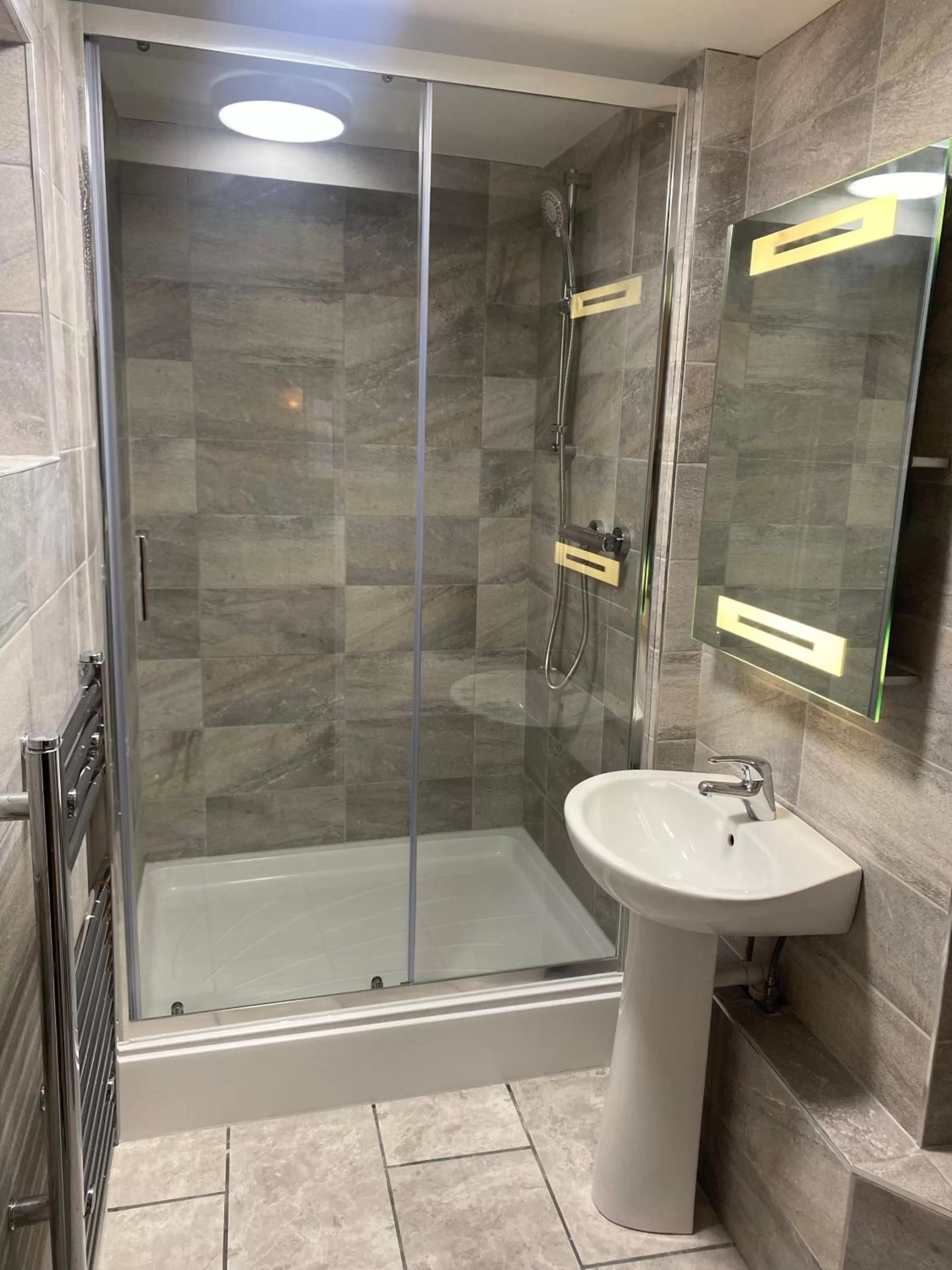 Shower in The Mariners Hotel