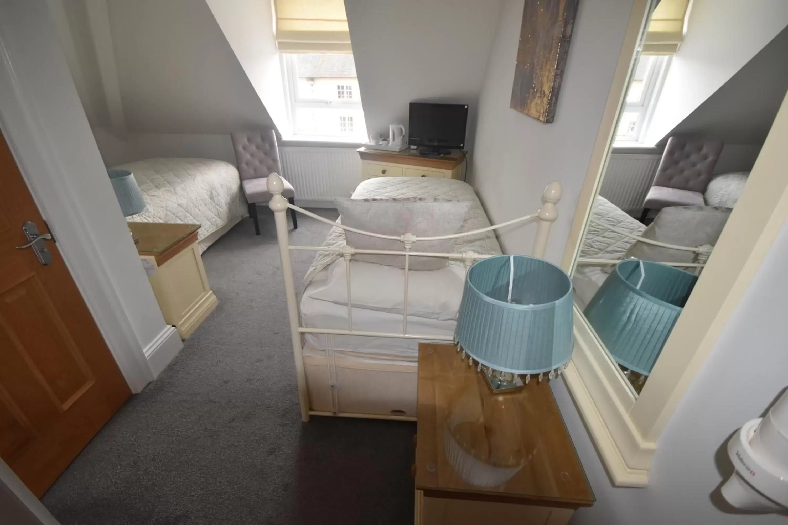 Twin Room in Gordon House Twin Room in Gordon House