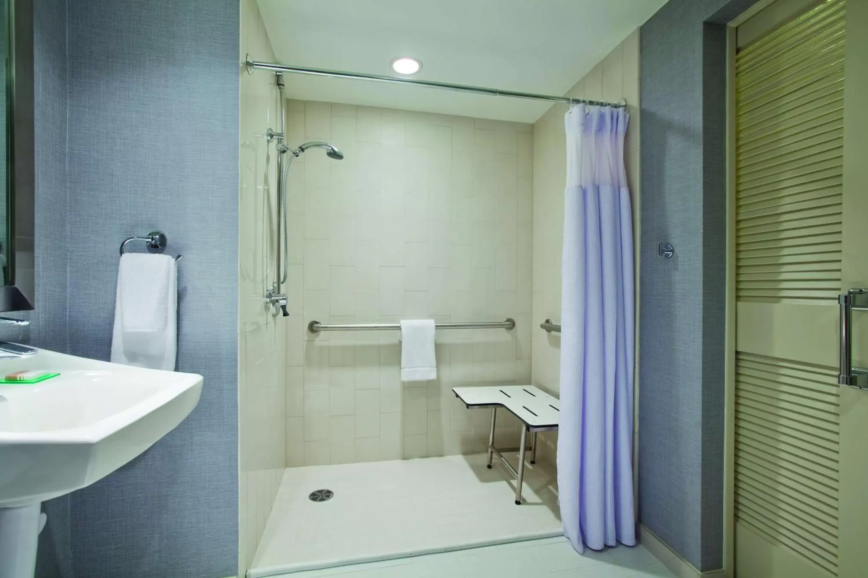 Double Room with Two Double Beds and Accessible Tub - Disability Access in Hyatt Place San Jose, Downtown Double Room with Two Double Beds and Accessible Tub - Disability Access in Hyatt Place San Jose, Downtown