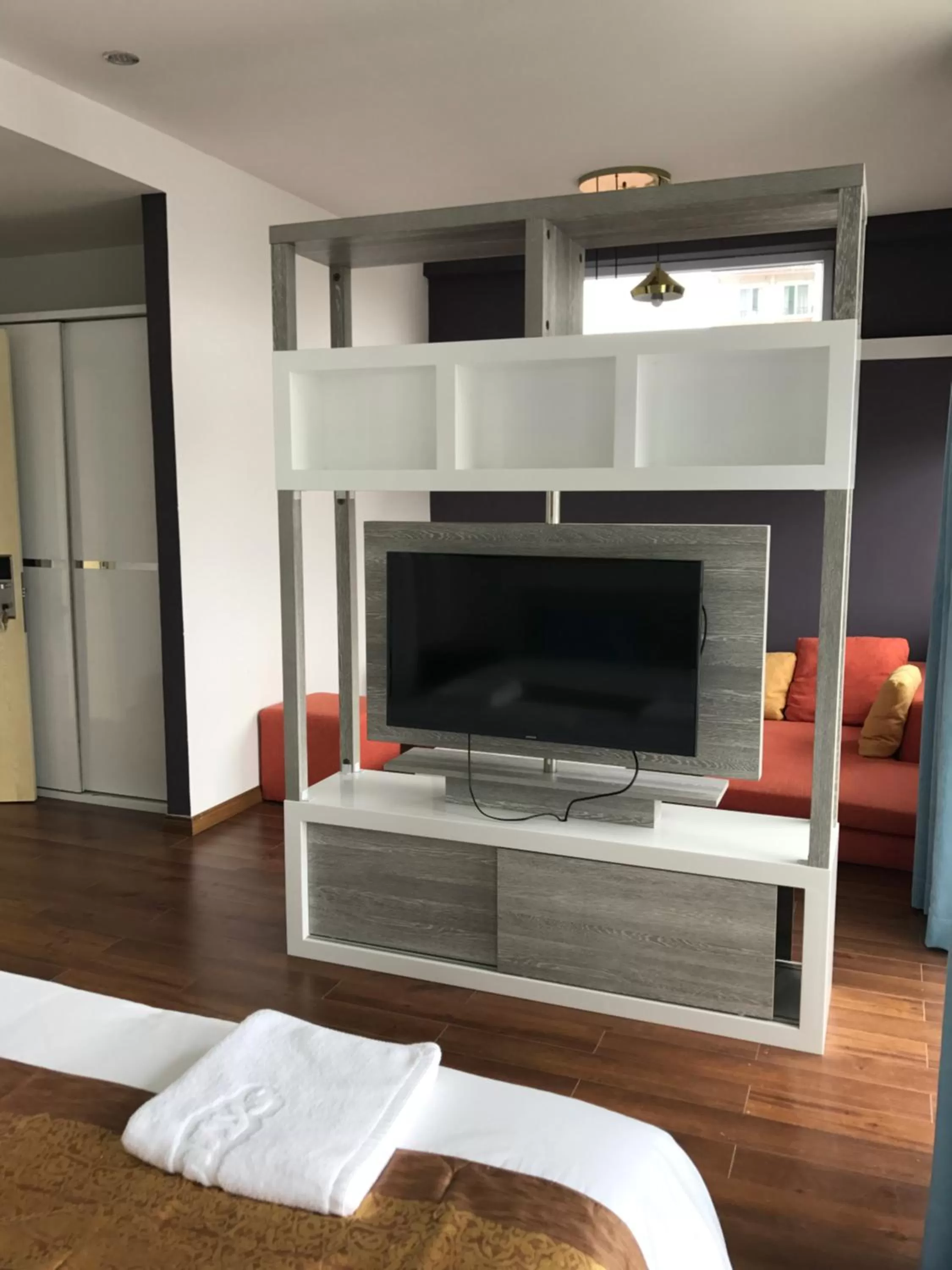 Bedroom in Benny's City Hotel