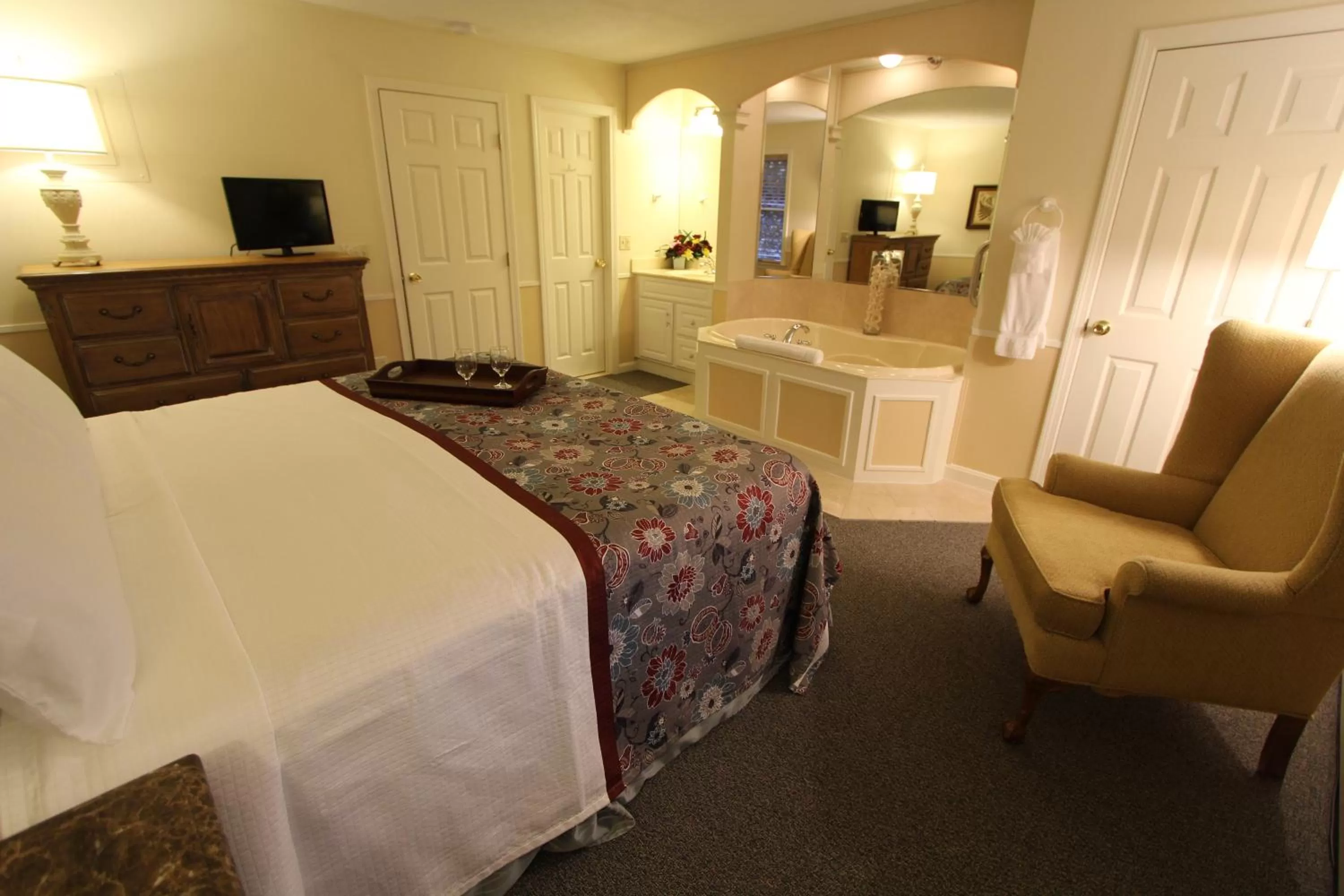 Hot Tub, Bed in InnSeason Resorts The Falls at Ogunquit