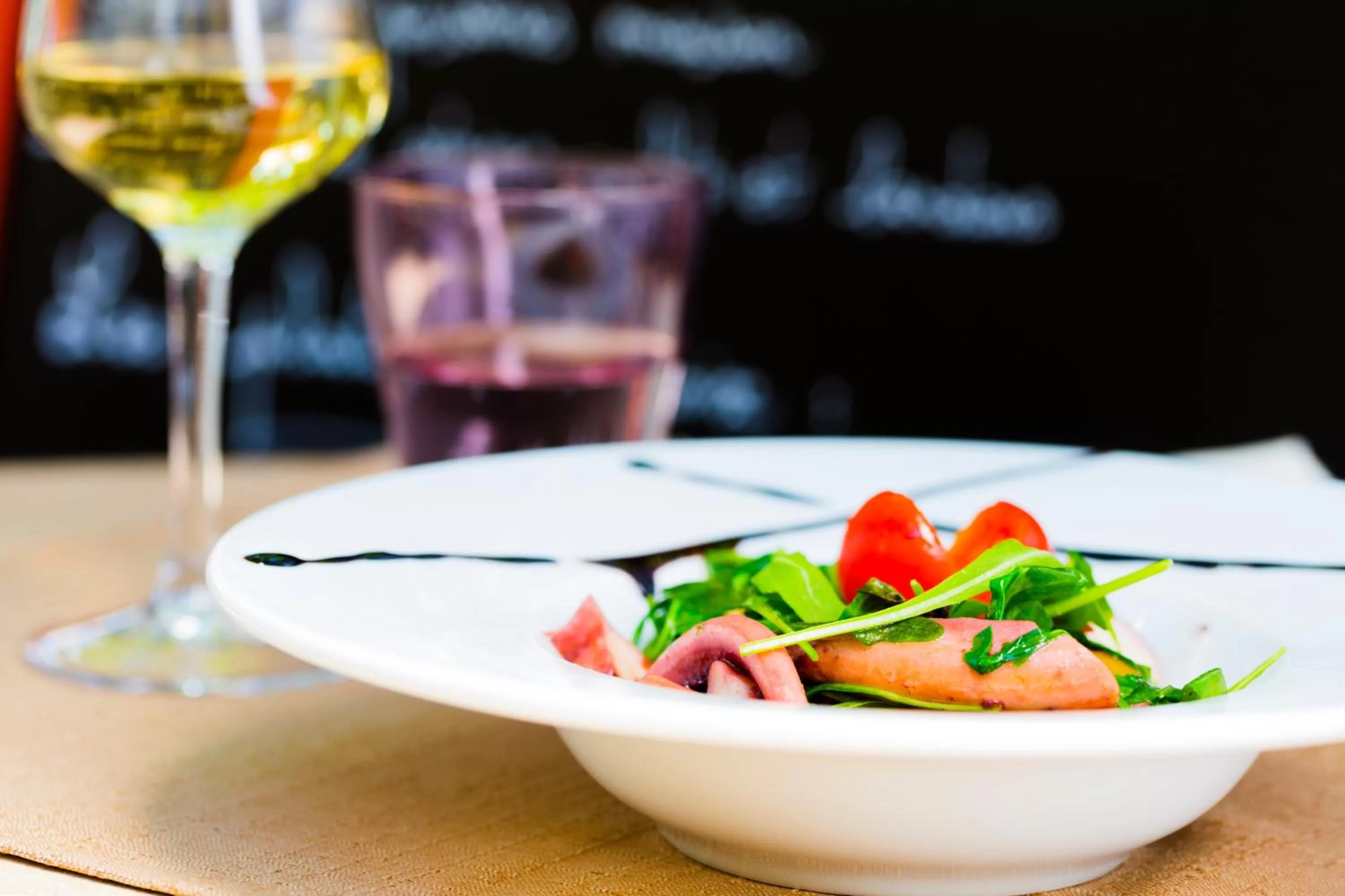 Restaurant/places to eat in Logis Hôtel Restaurant Le Cours