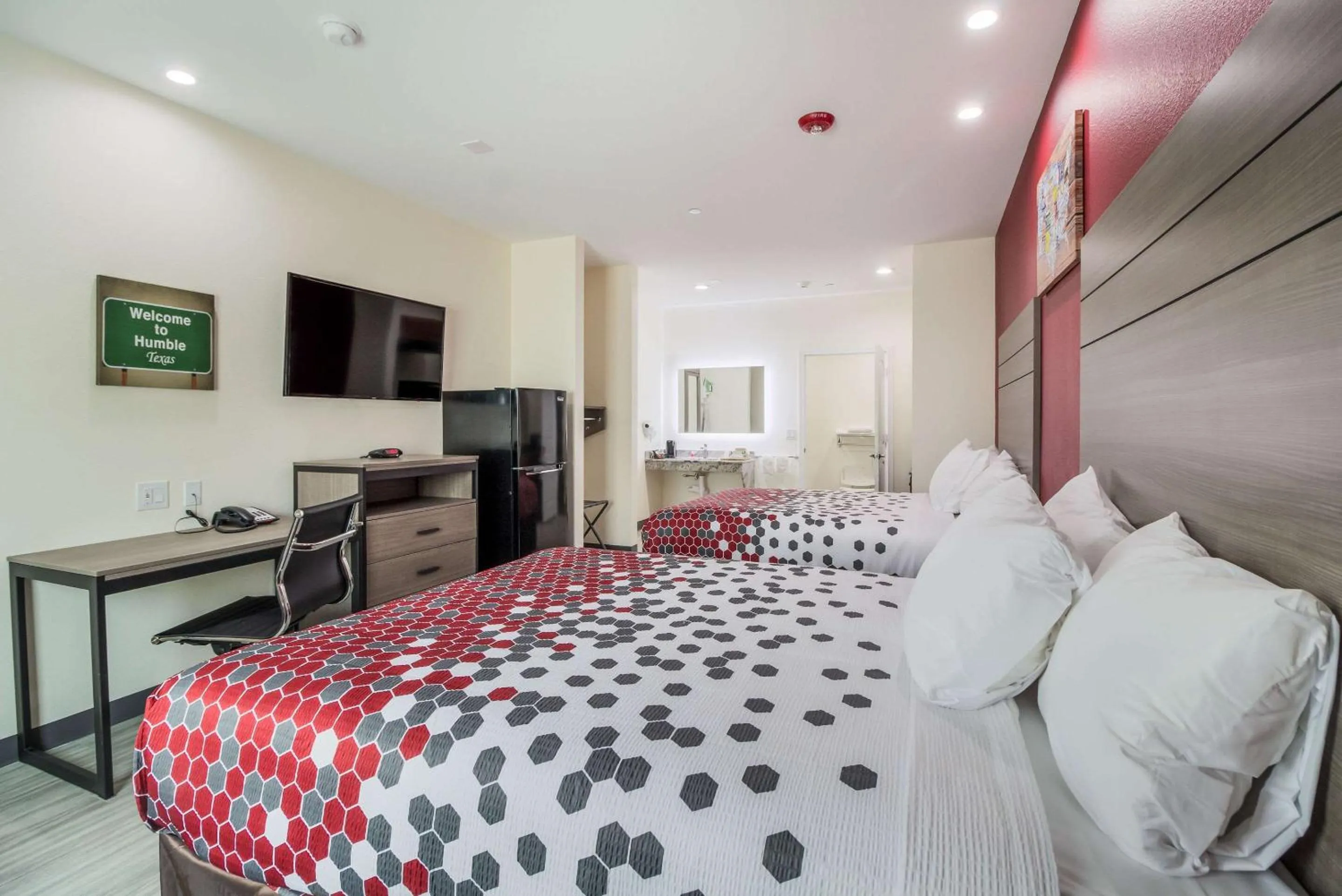 Photo of the whole room, Bed in Regency Inn & Suites Humble FM1960 - IAH Airport