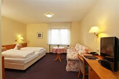 Photo of the whole room, Bed in Hotel Restaurant Adler