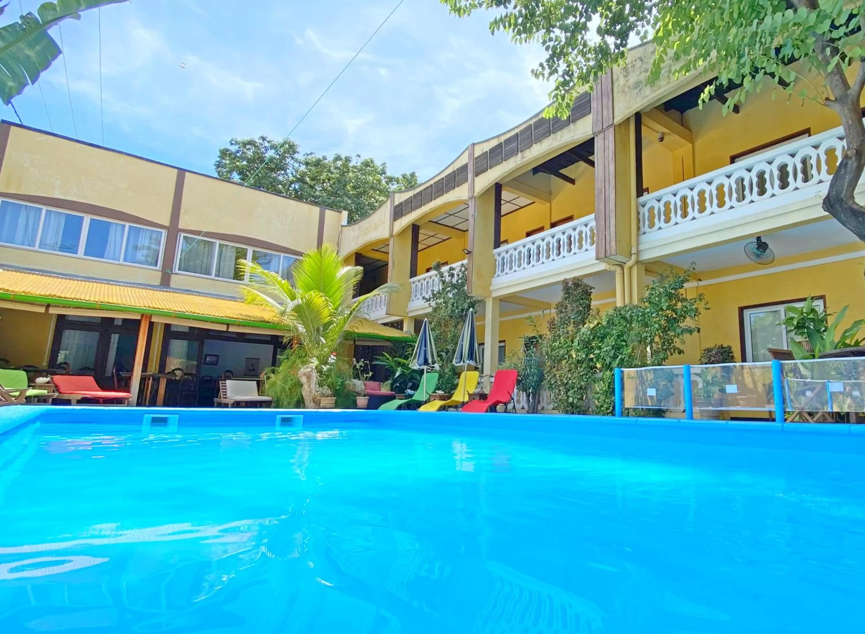 Property building in Hôtel Restaurant Coco Lodge Majunga