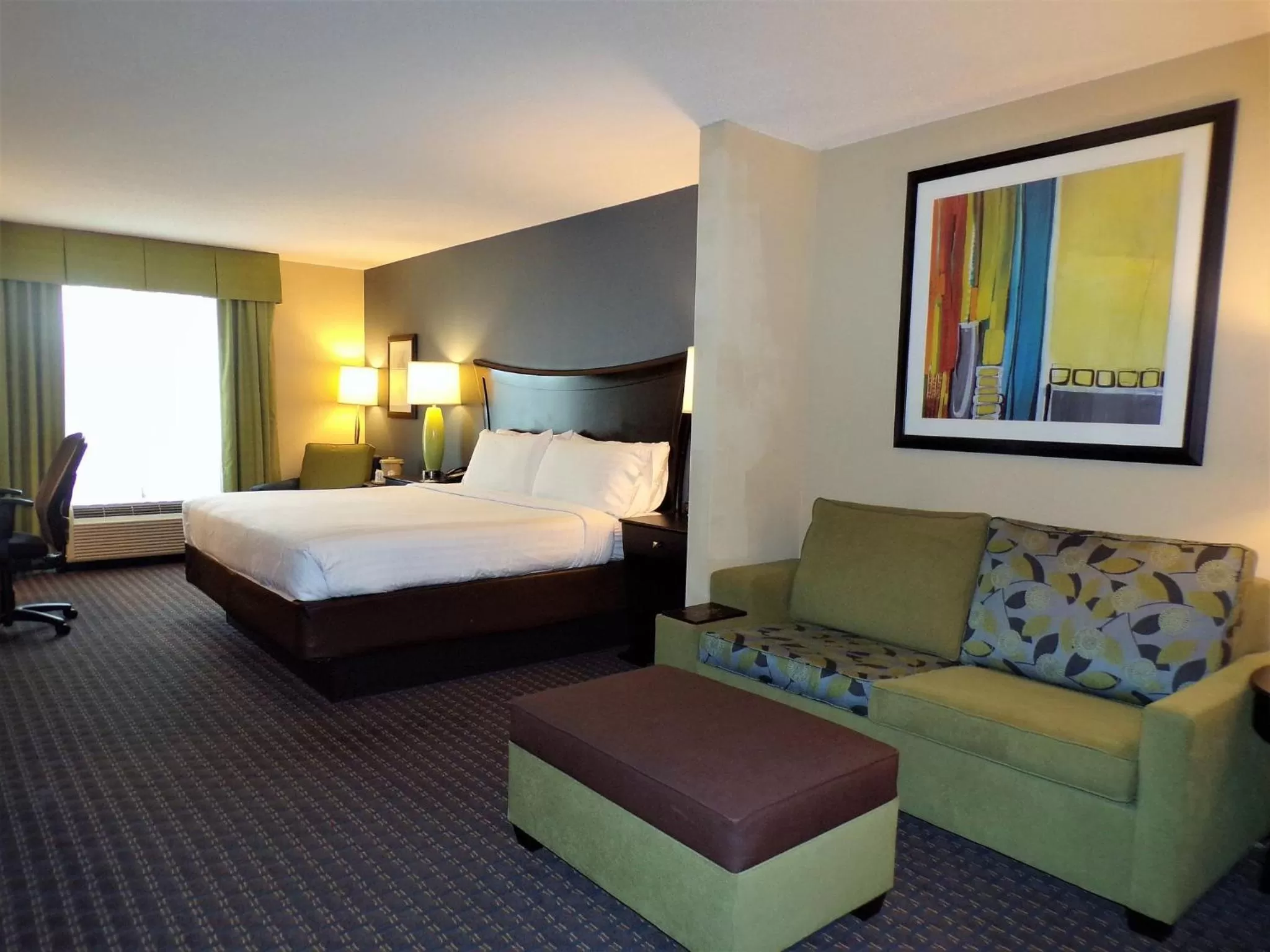 Photo of the whole room, Bed in Holiday Inn Express Hotel & Suites Largo-Clearwater by IHG