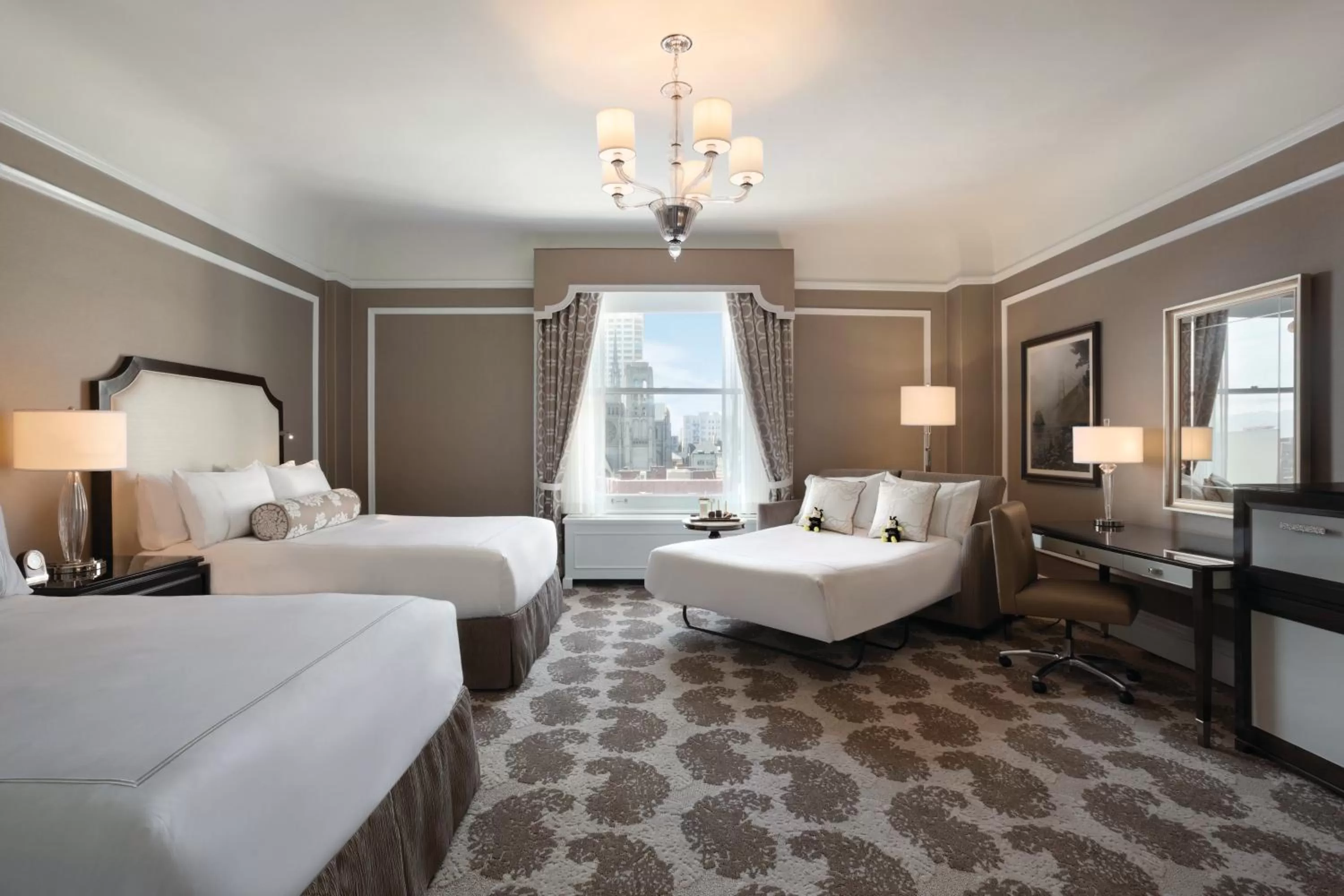 Bed in Fairmont San Francisco