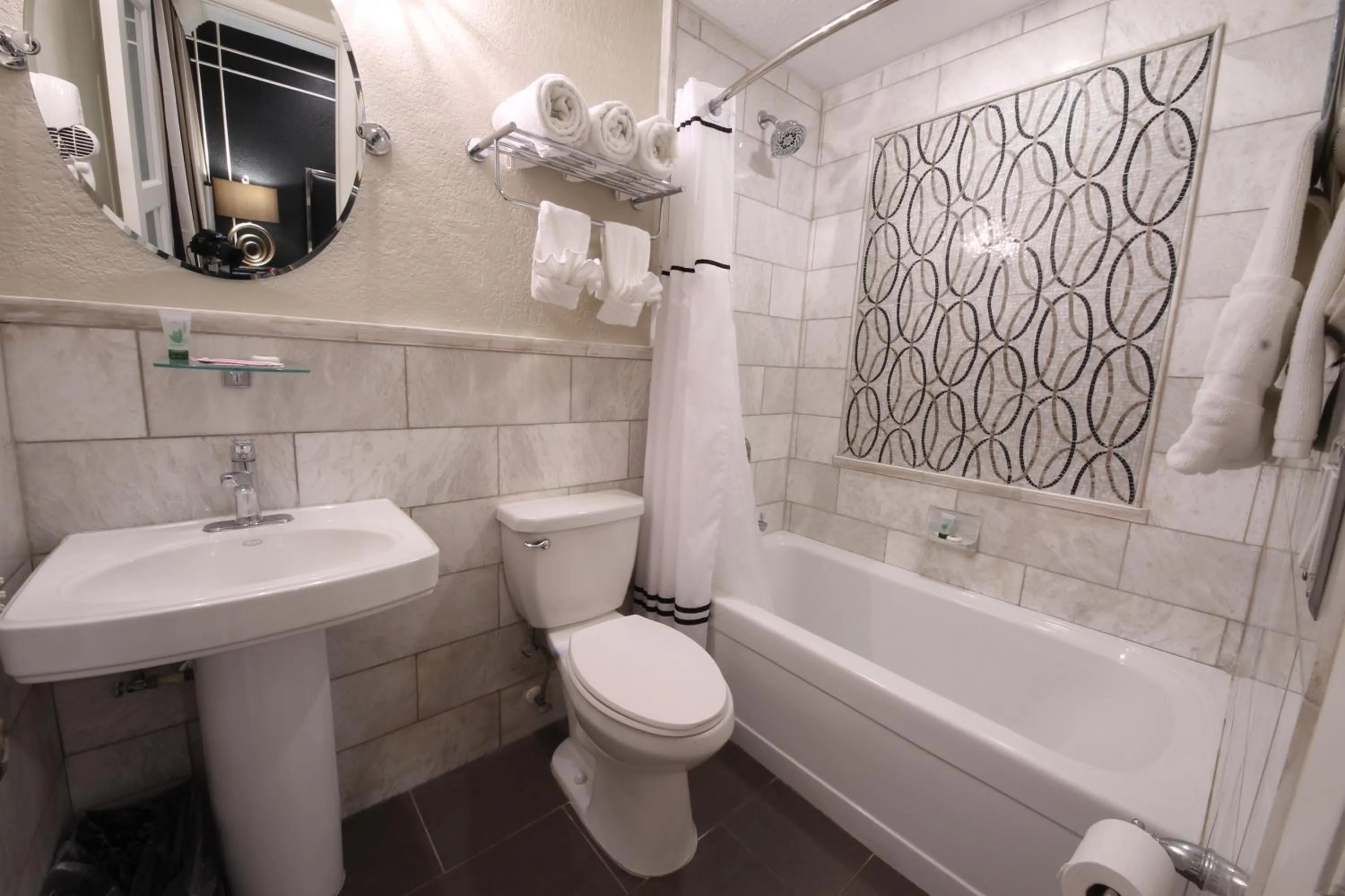 Toilet in Hyde Park Hotel