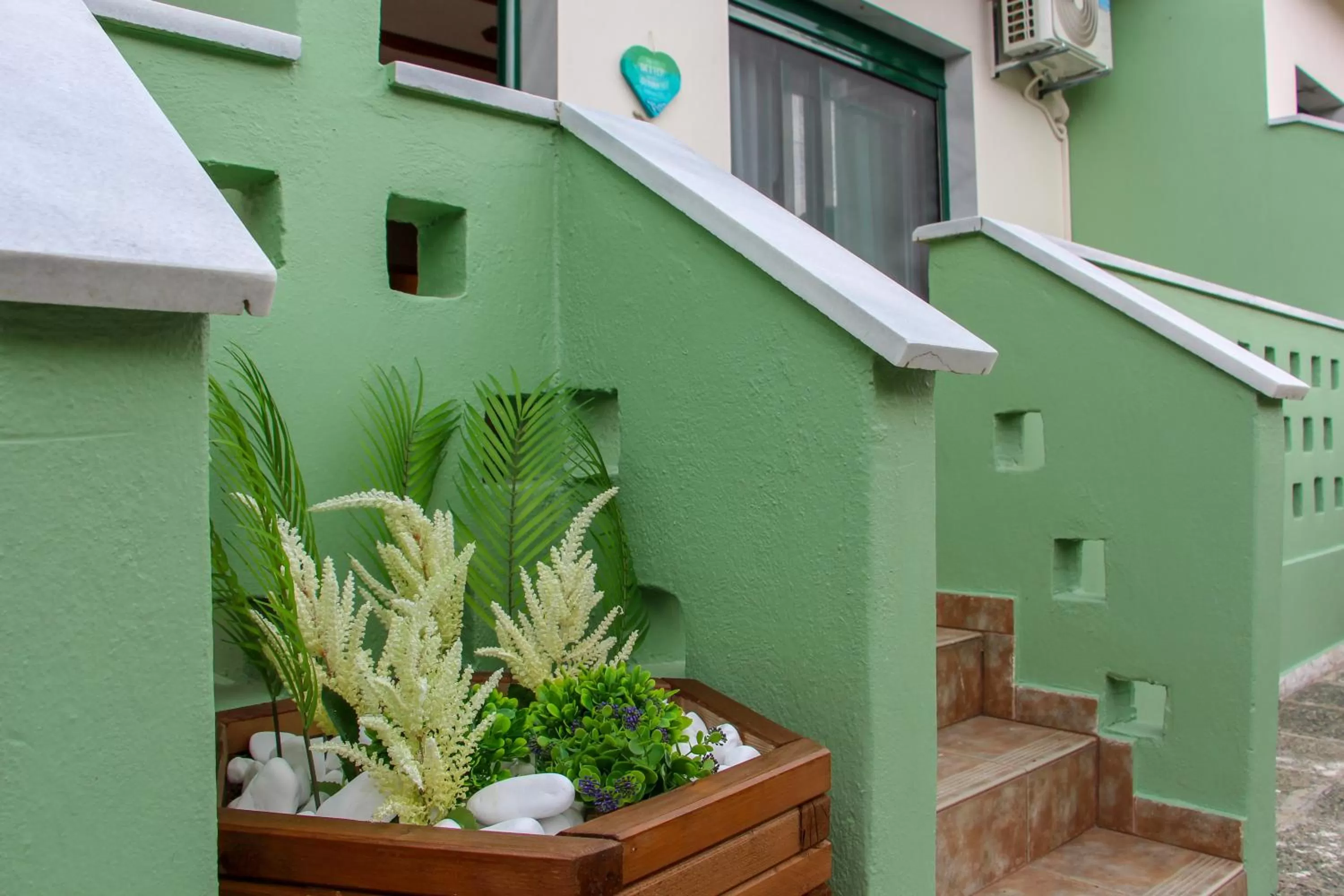 Lamprini's Deluxe Studios