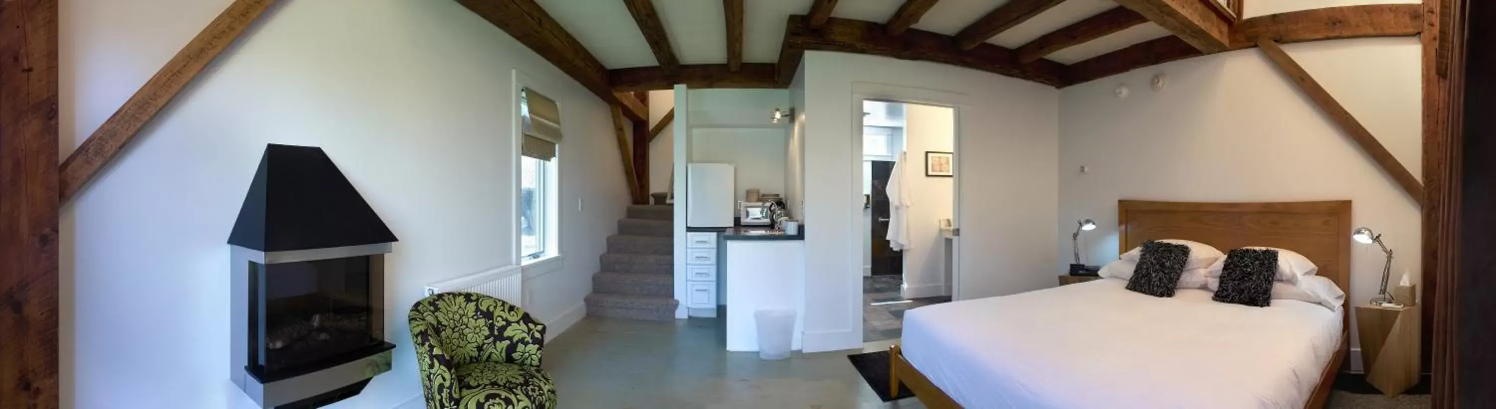 King Suite in Shoreham Inn Bed & Breakfast King Suite in Shoreham Inn Bed & Breakfast