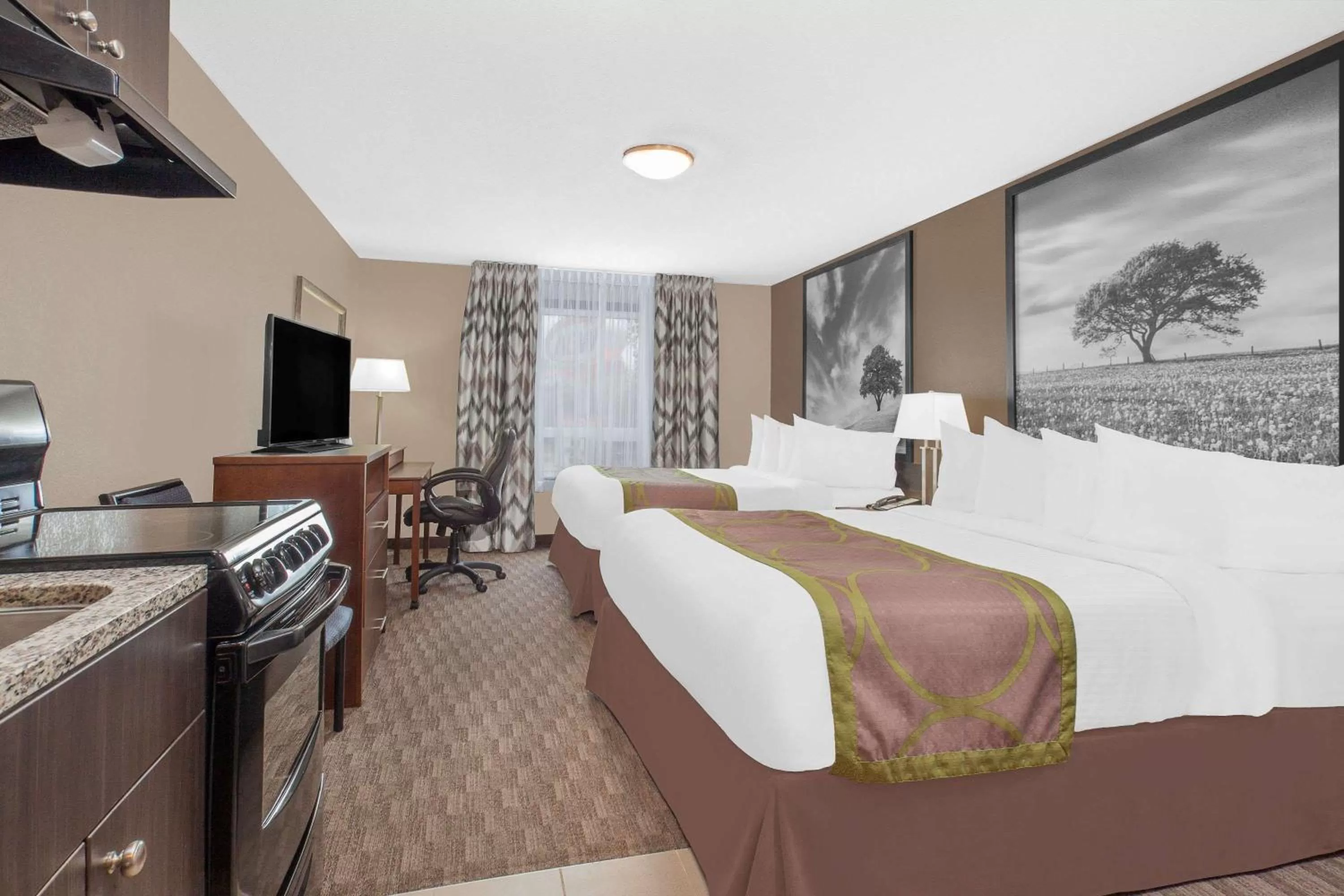 Photo of the whole room, Bed in Super 8 by Wyndham Athabasca AB