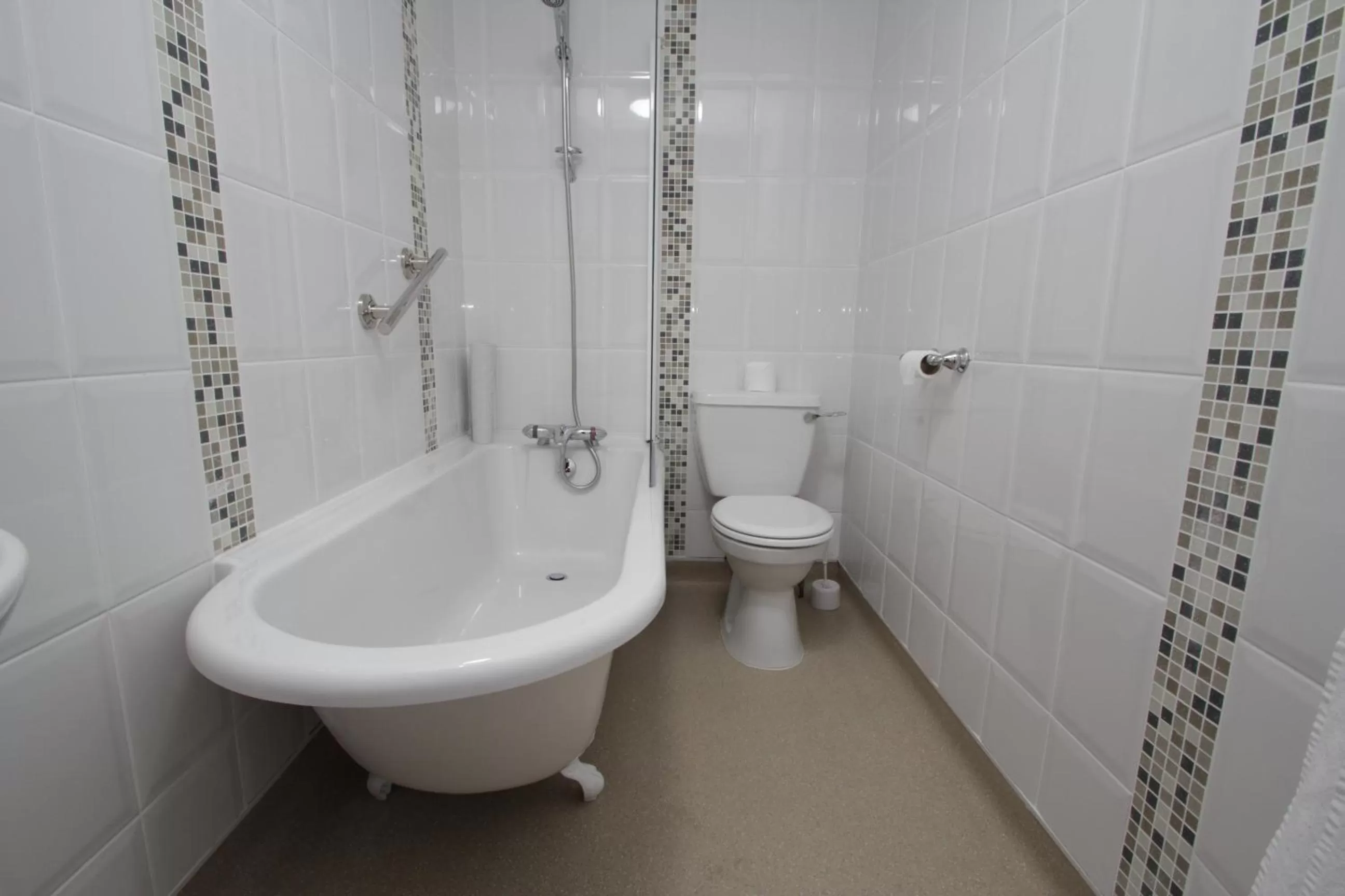 Bathroom in Lion Hotel & Studio Apartments