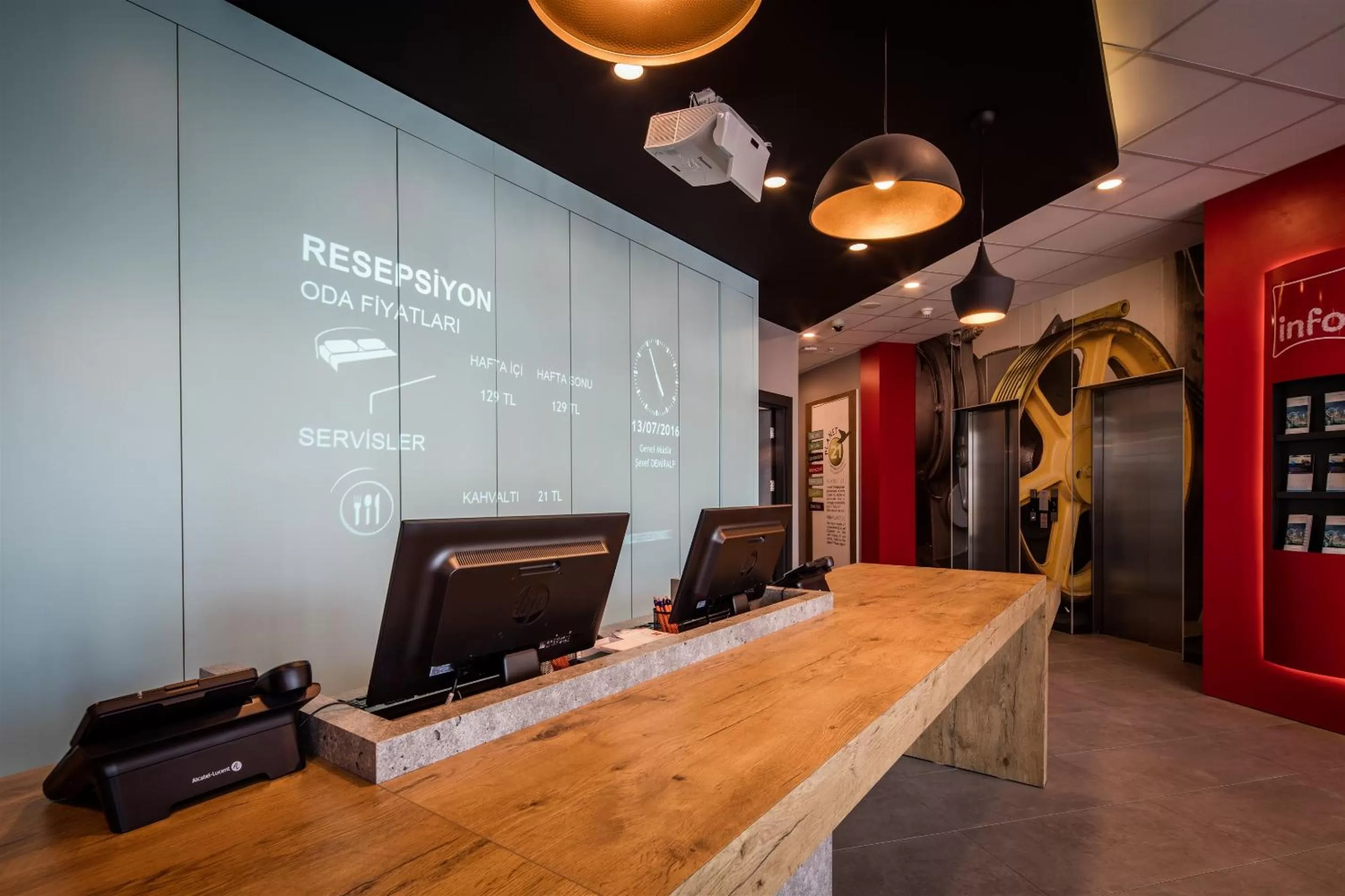 Lobby or reception in Ibis Istanbul West