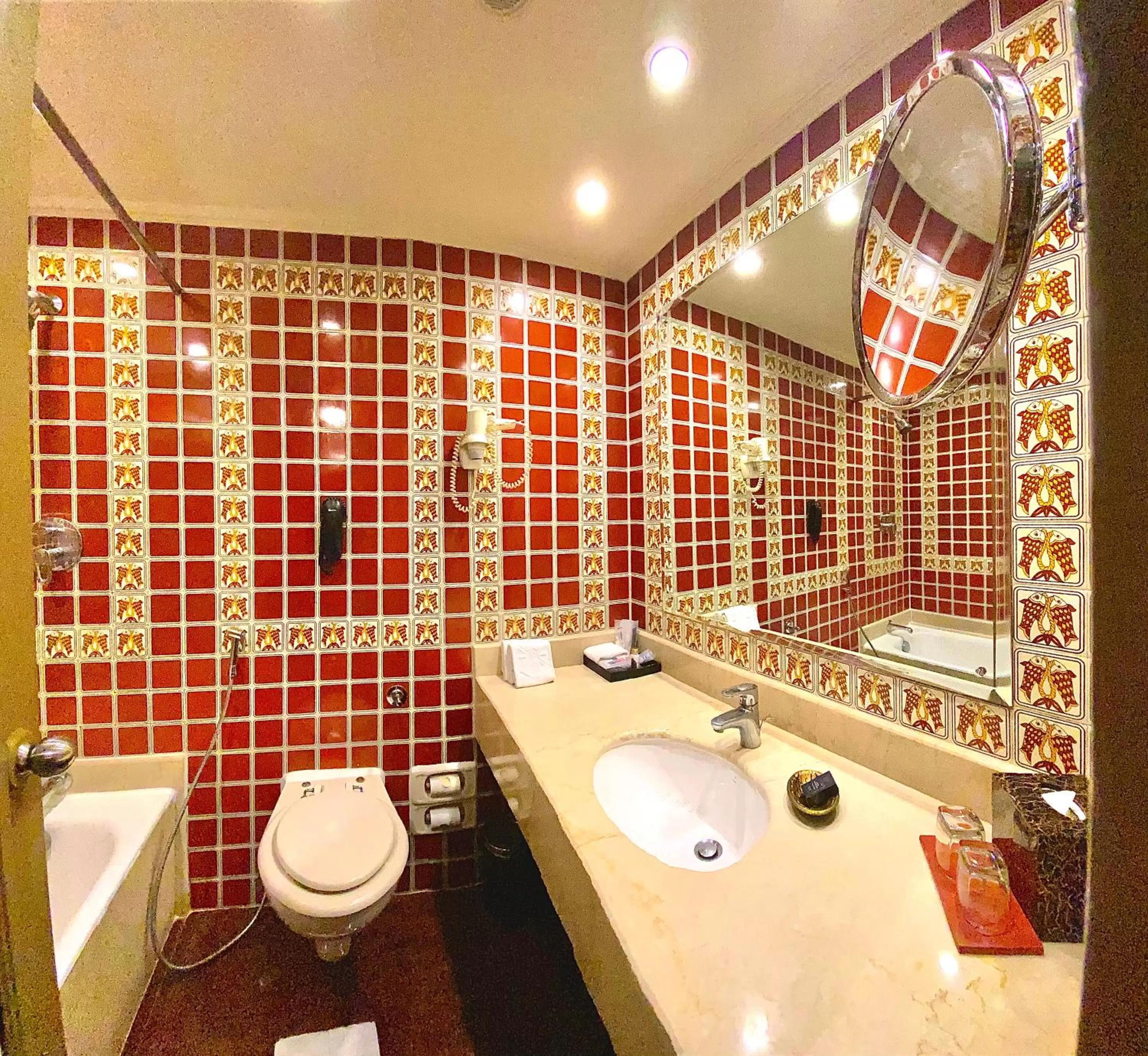 Shower in Taj Bengal