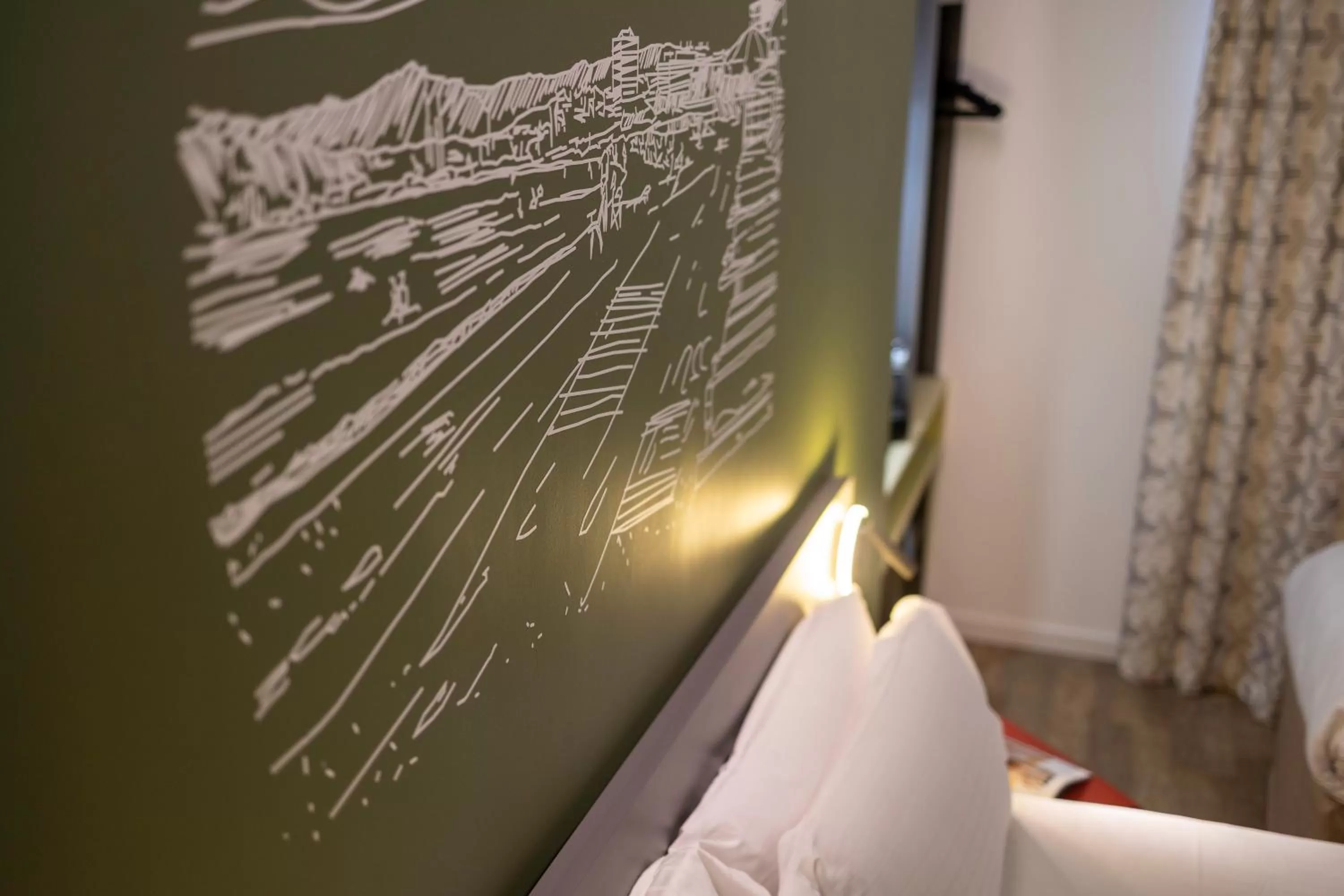 Bedroom, Bed in Hôtel restaurant Kyriad Fréjus