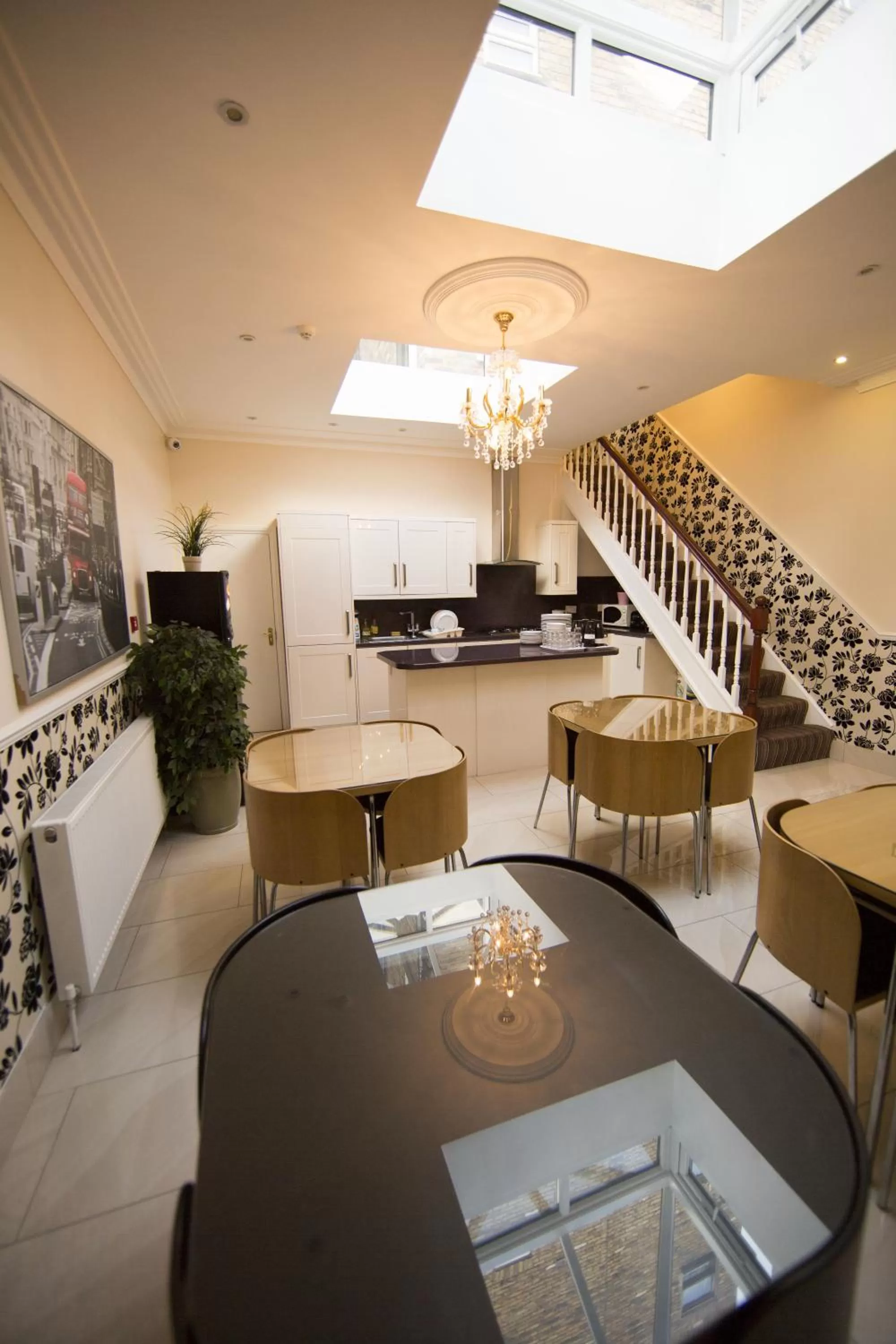 Lounge or bar in Royal London Hotel By Saba