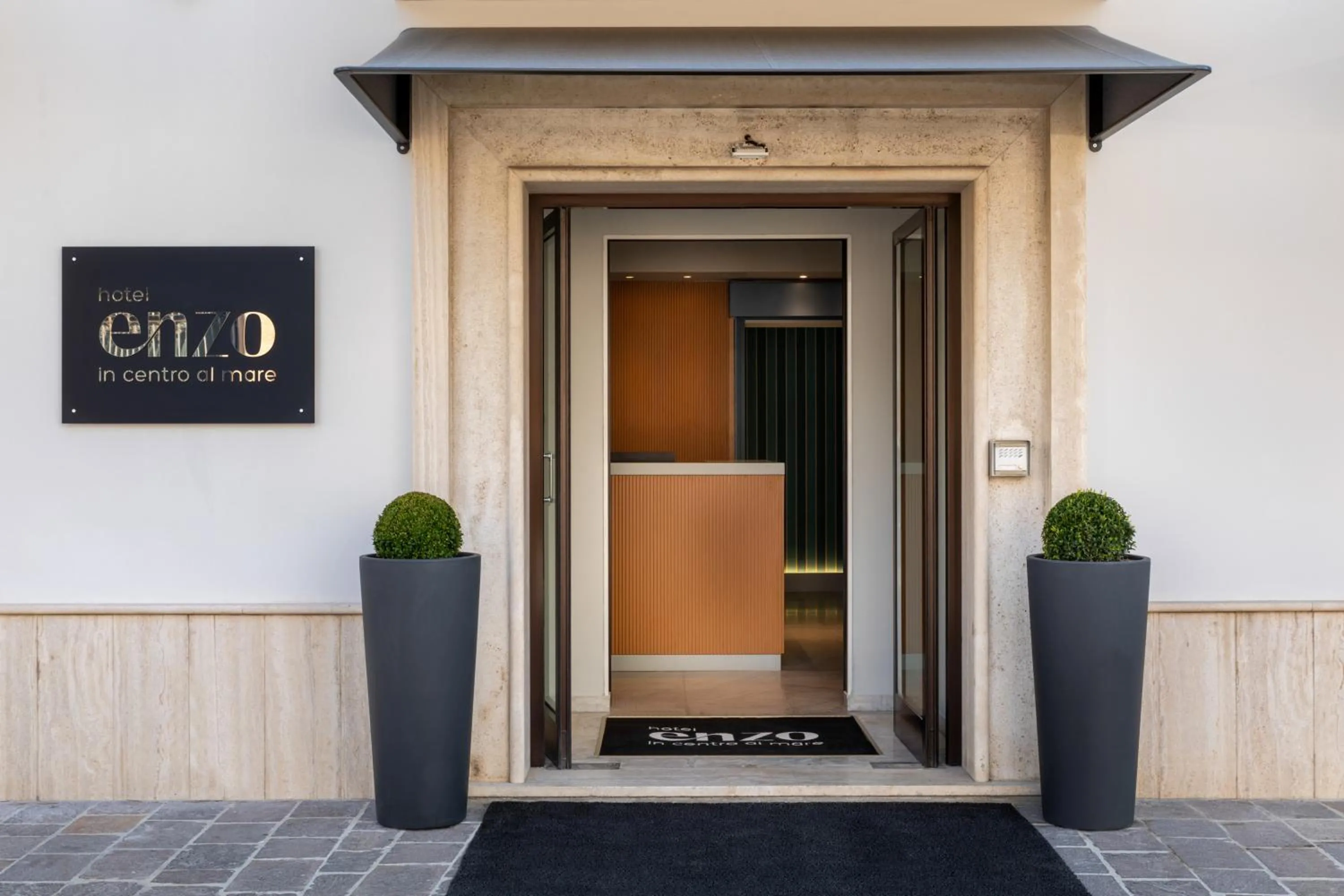 Facade/entrance in Hotel Enzo