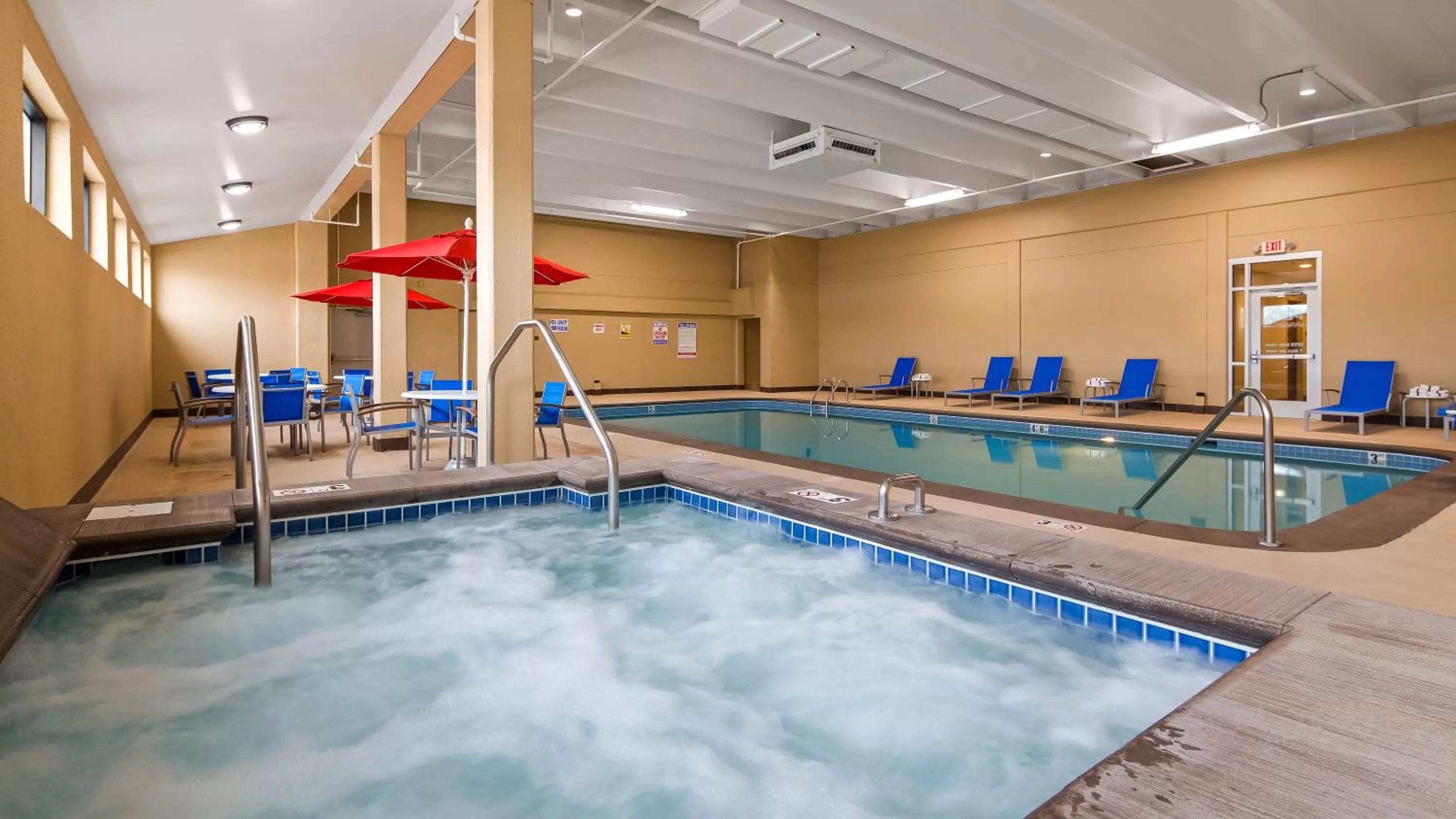 Swimming pool in Radisson Hotel St Paul Downtown