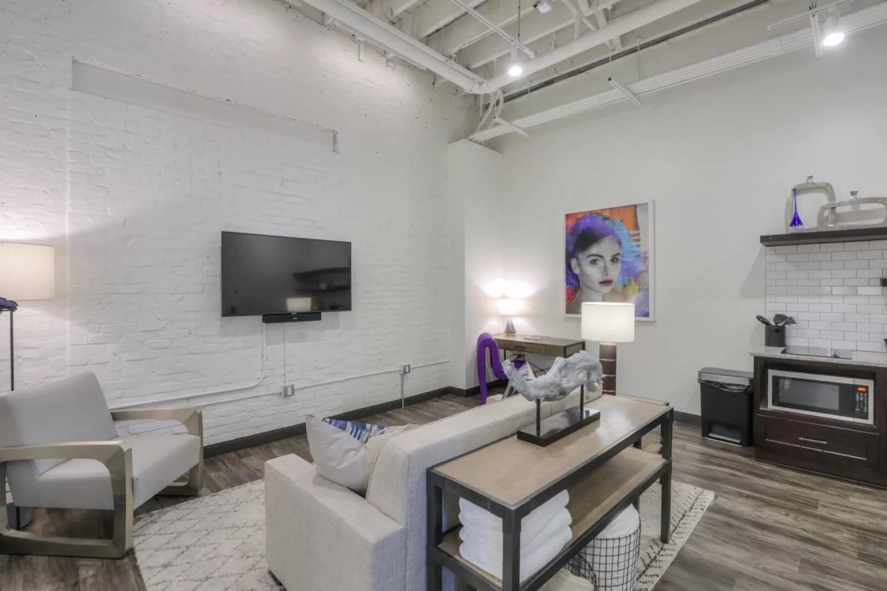 TV and multimedia in Studio 154 Hotel