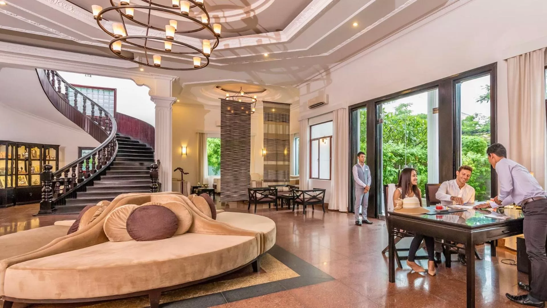 Lobby or reception in White Mansion 白色公馆