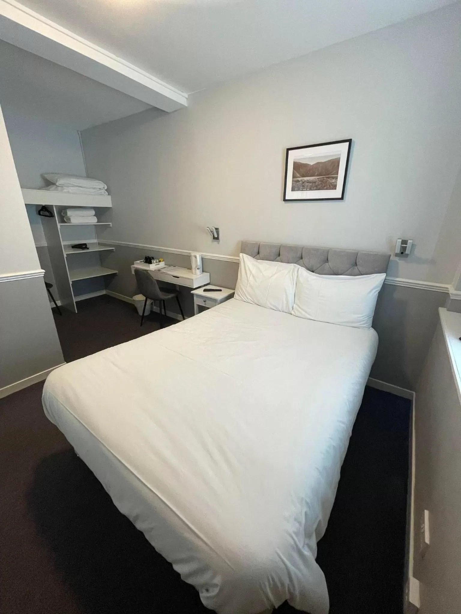 Property building, Bed in Airlie Arms Hotel