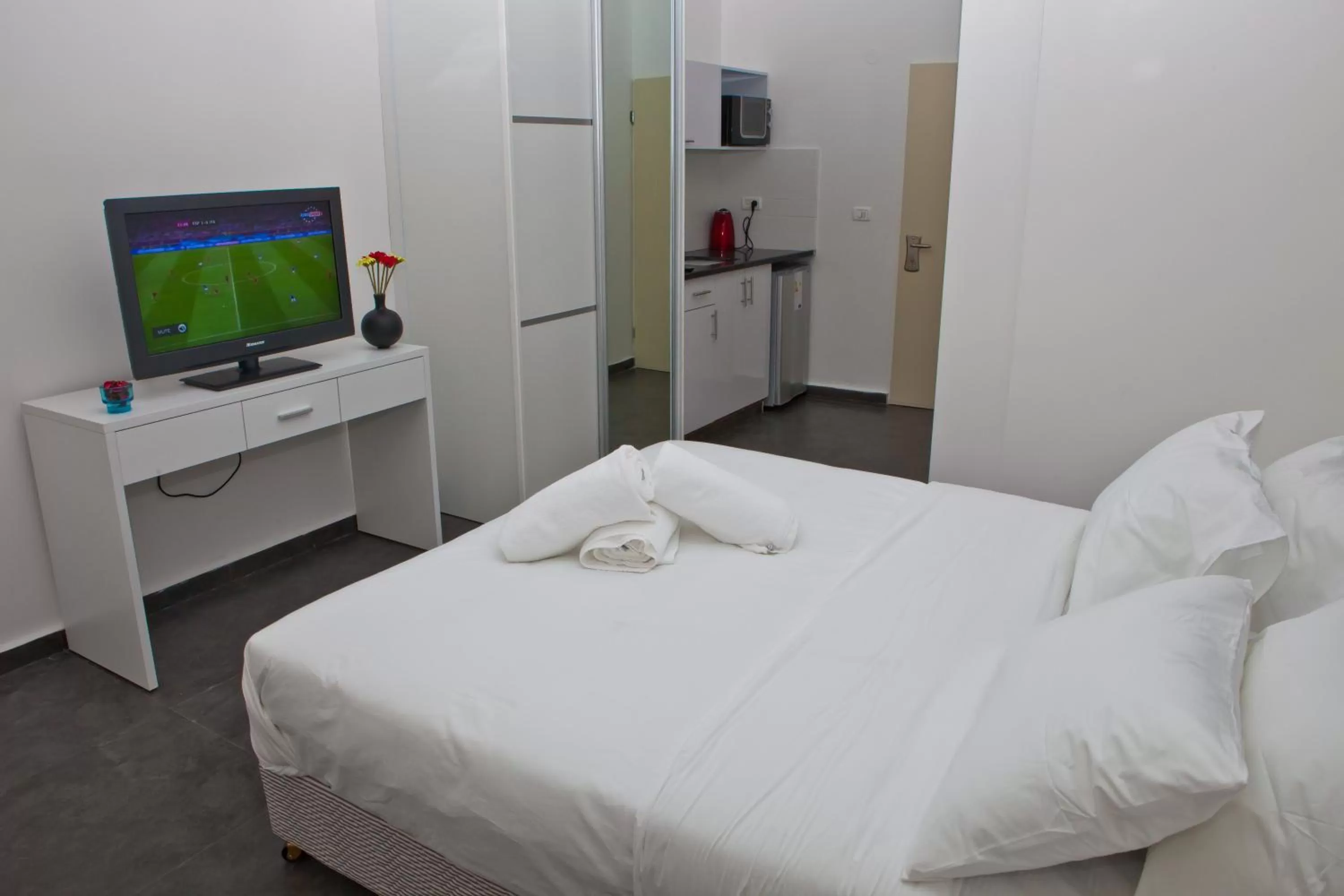 Photo of the whole room, Bed in Geula Suites BY RAPHAEL HOTELS