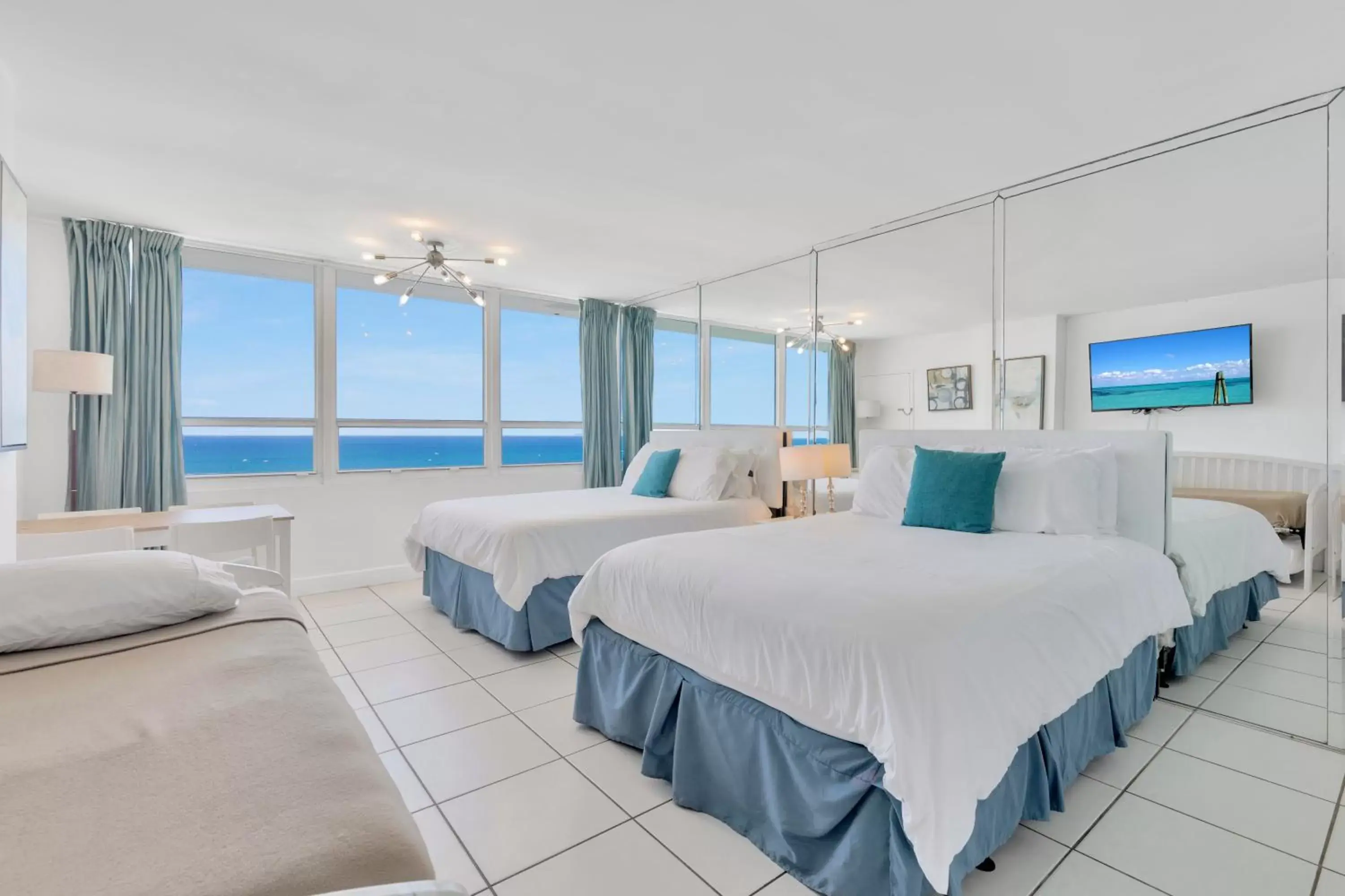 Ocean Studio, 2 Queen & 1 Twin Beds in SeaStays Apartments Ocean Studio, 2 Queen & 1 Twin Beds in SeaStays Apartments