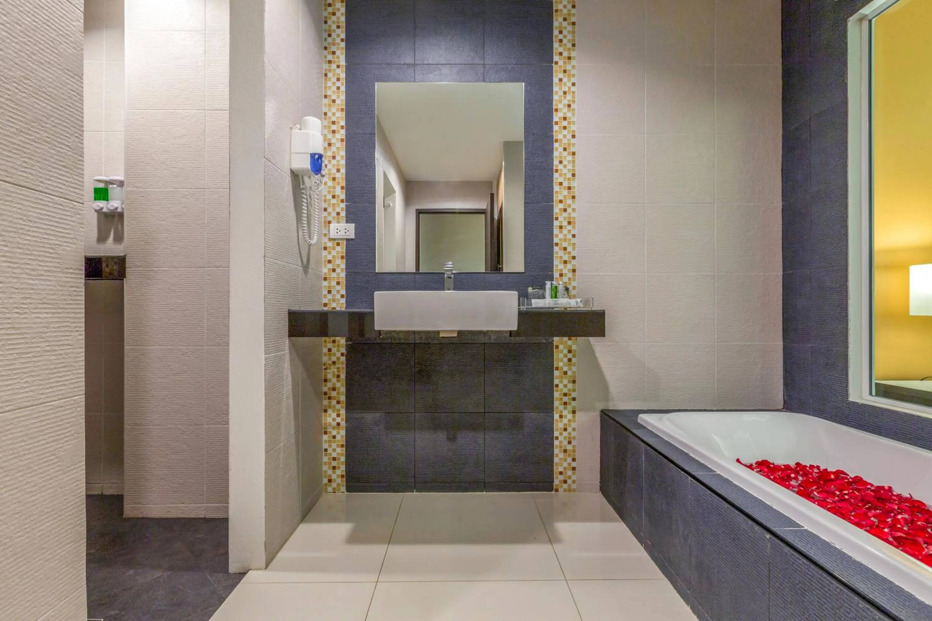 Shower, Bed in Chanalai Hillside Resort, Karon Beach