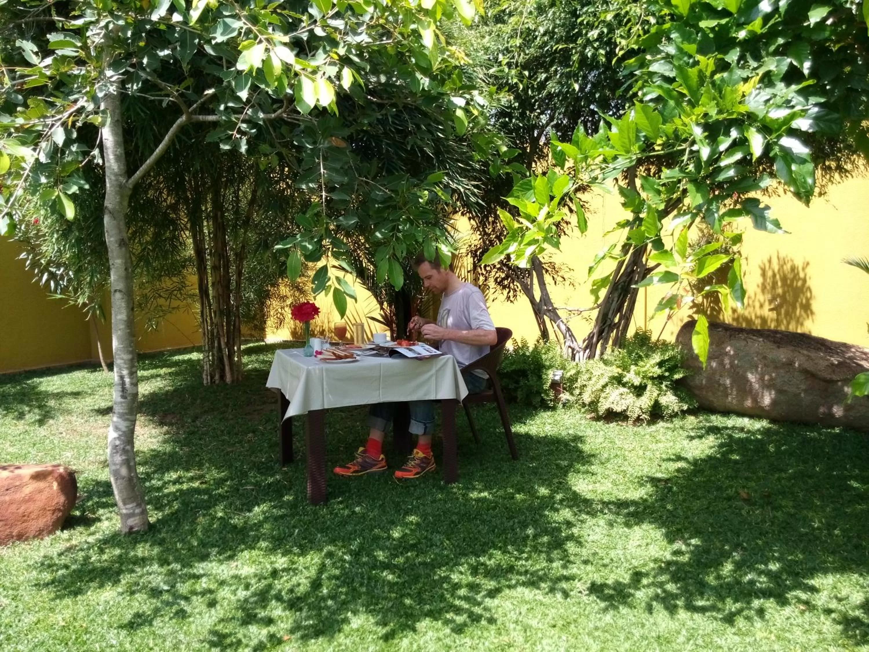 Restaurant/places to eat in Inlak Garden Hotel