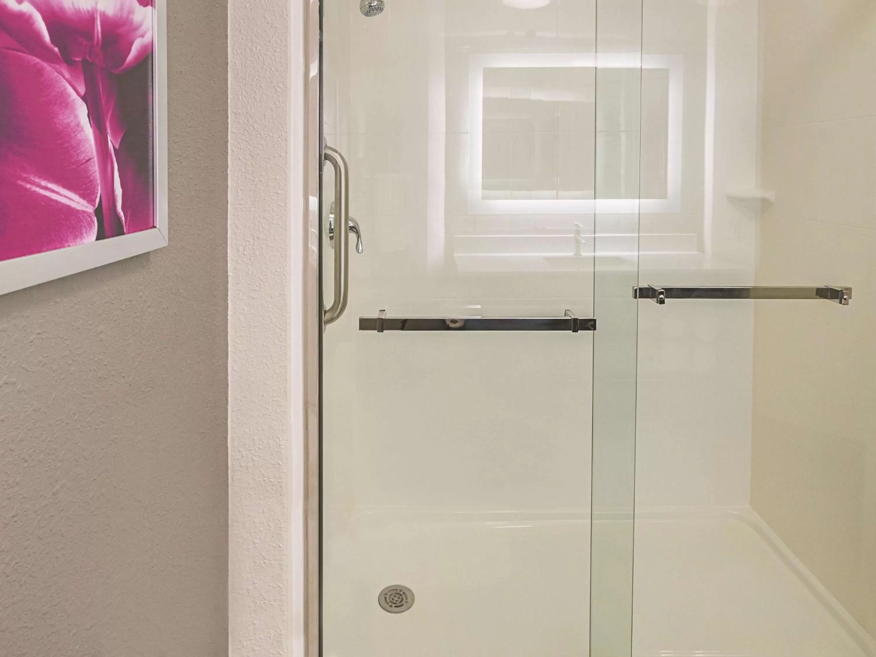 Bathroom in La Quinta by Wyndham Fort Worth City View