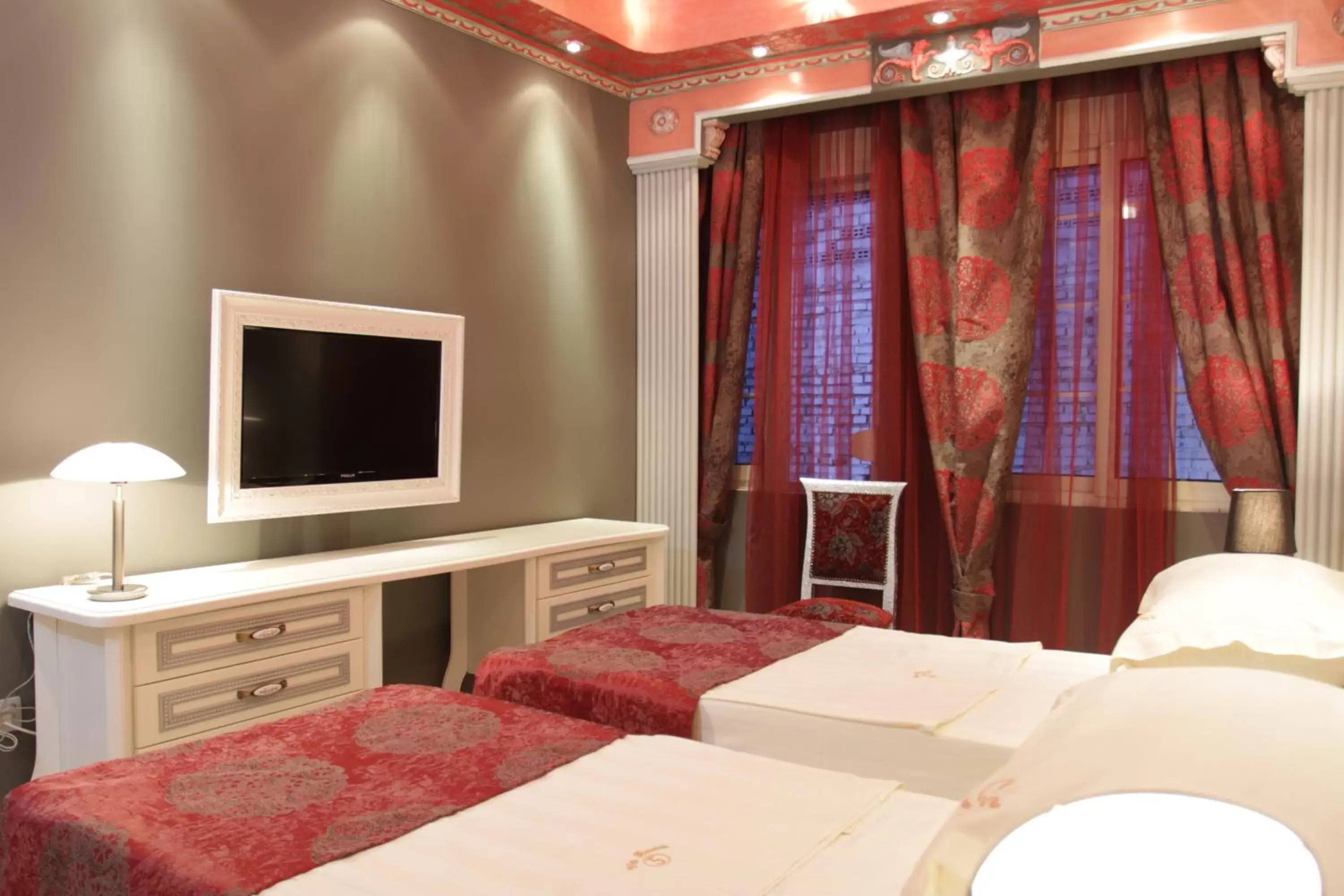 Twin Room - single occupancy in Hotel Villa Fernando Tirana Twin Room - single occupancy in Hotel Villa Fernando Tirana