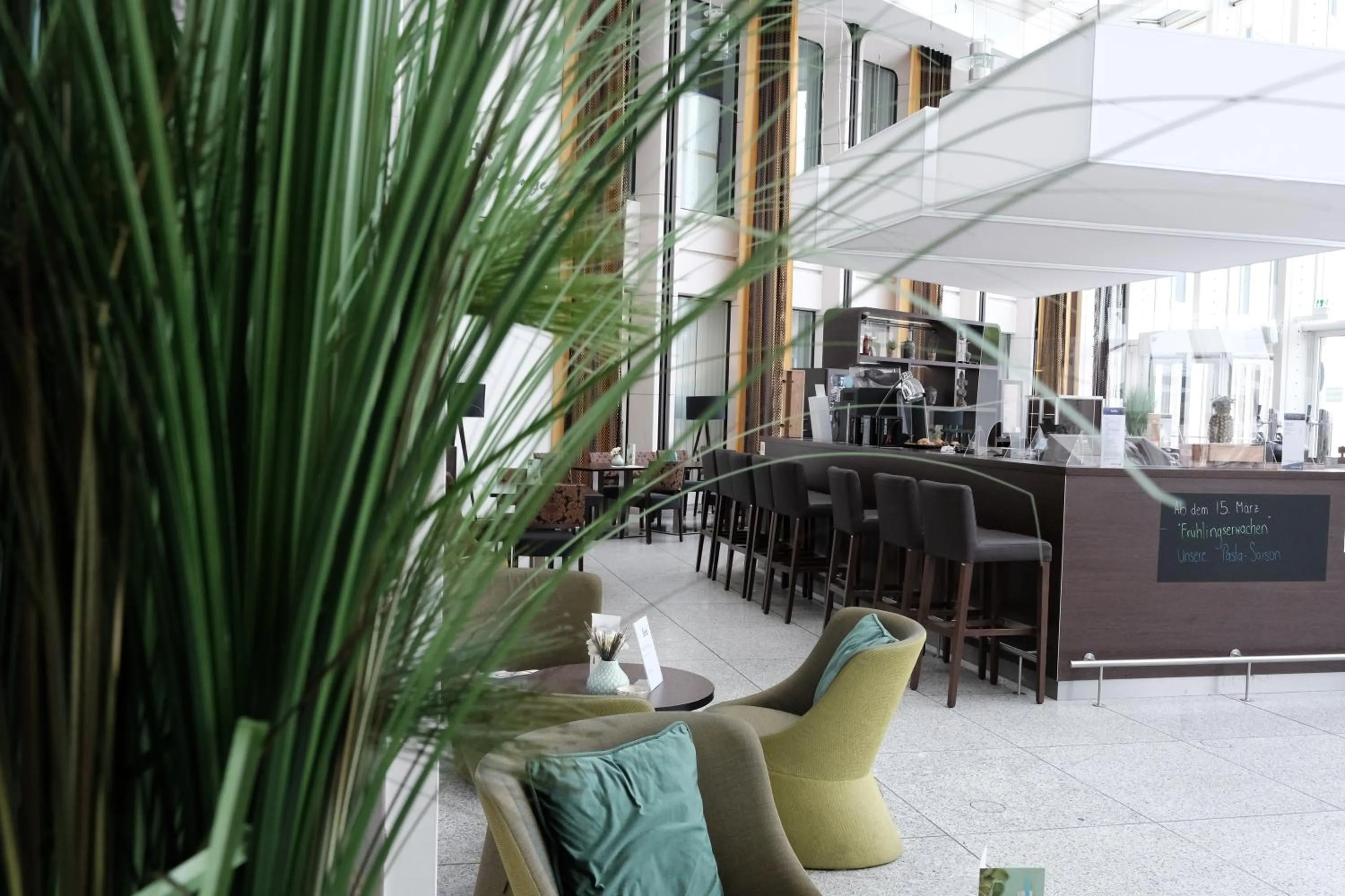 Lounge or bar in Webers - Das Hotel im Ruhrturm