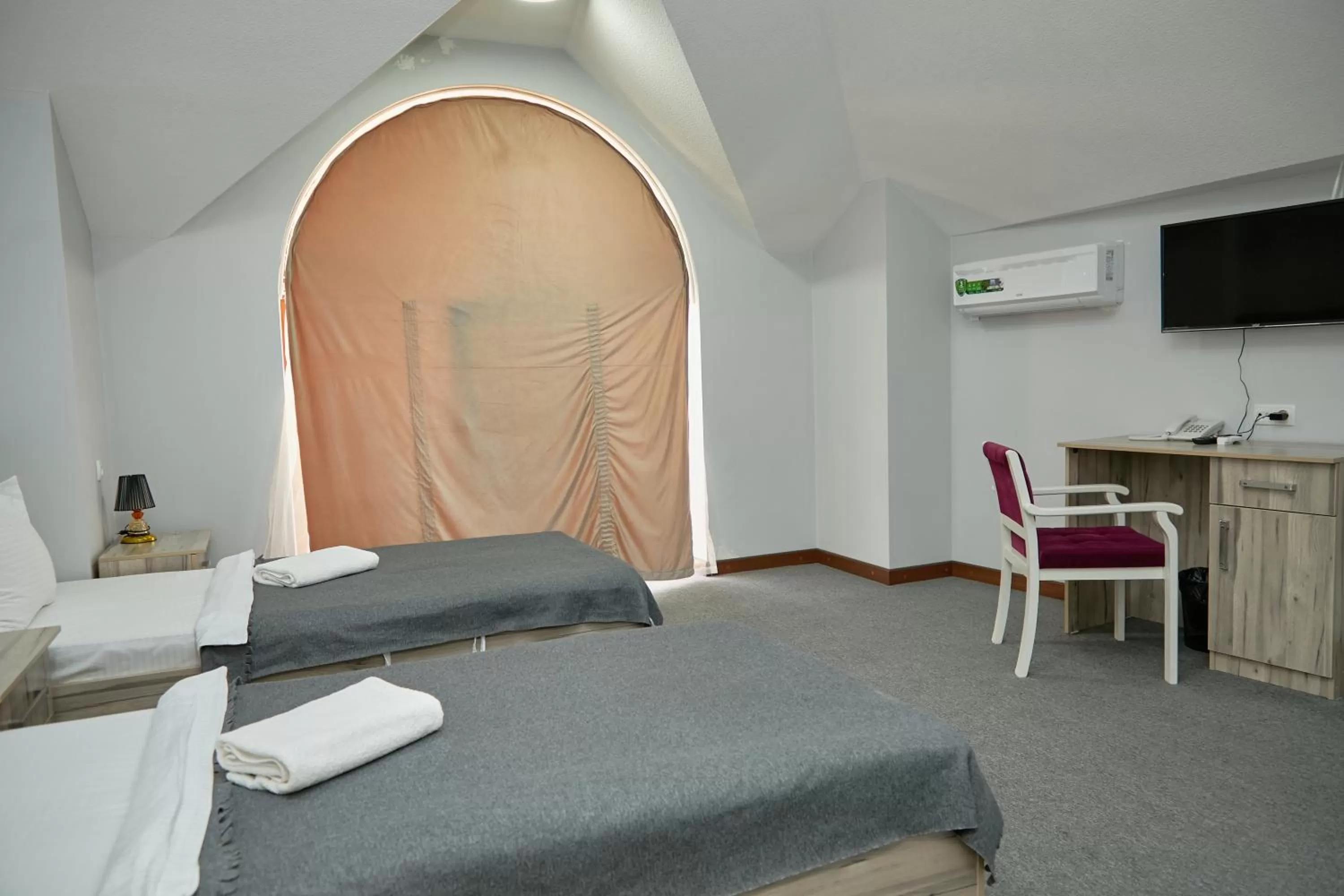 Bedroom, Bed in Hotel Muqaddas