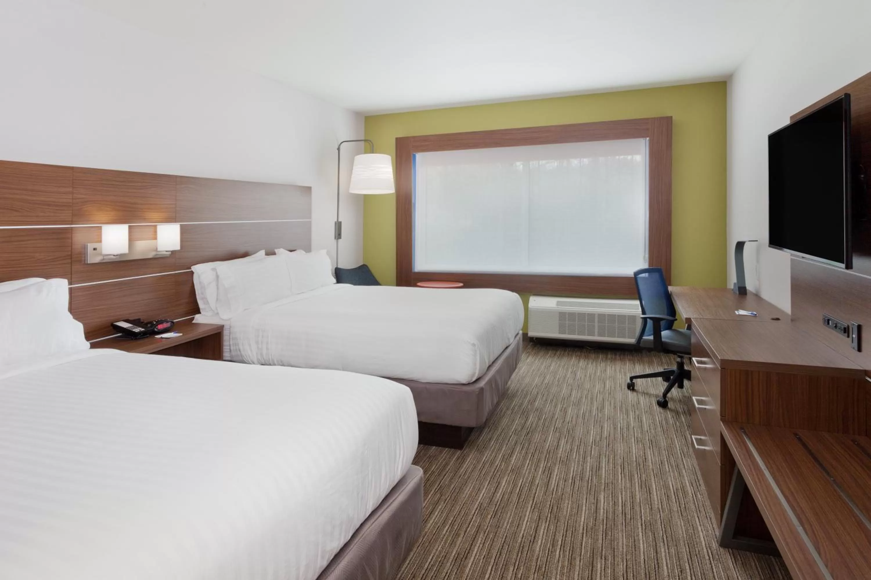 Photo of the whole room, Bed in Holiday Inn Express & Suites - Cartersville by IHG