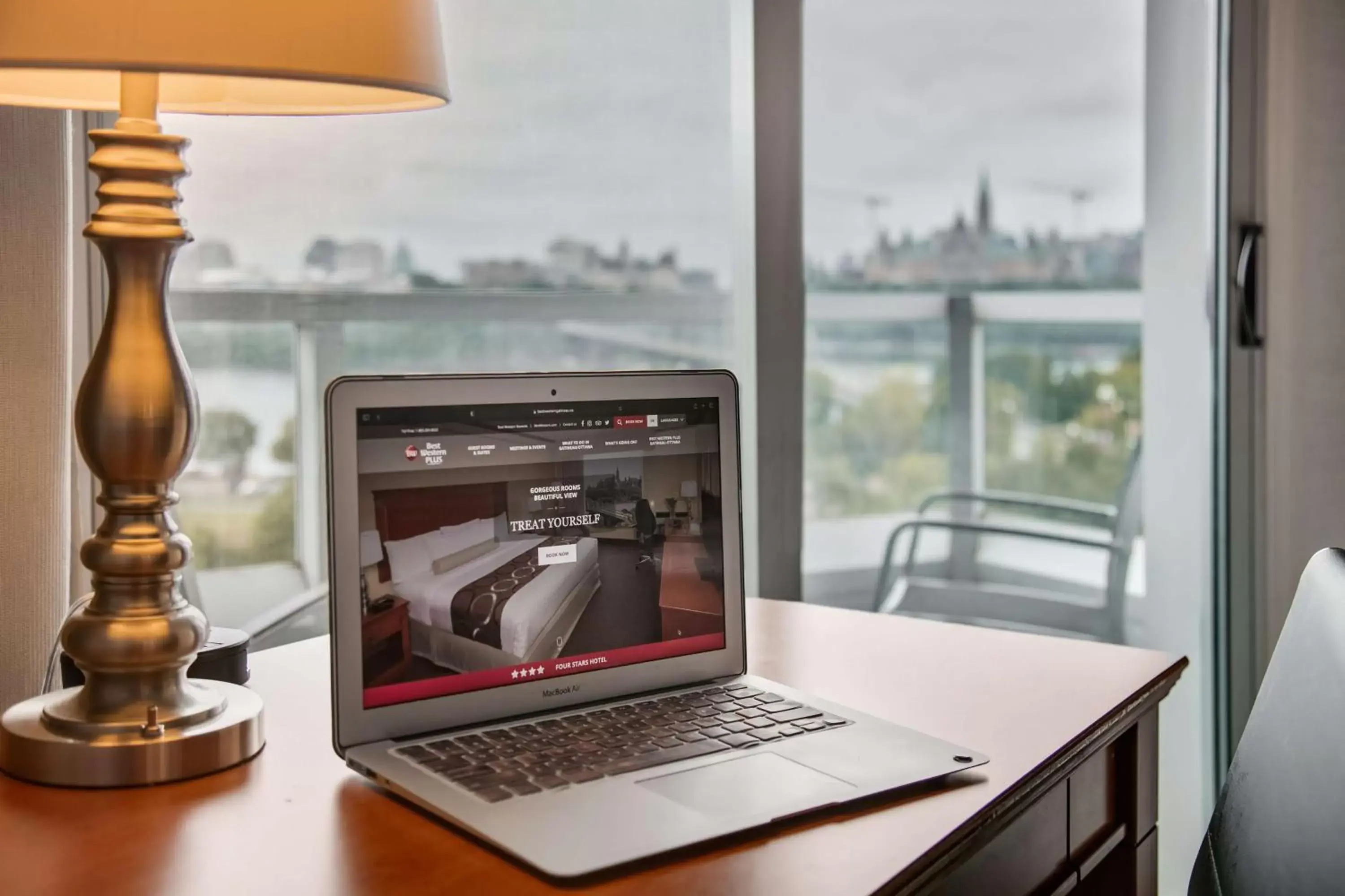 King Room in Best Western Plus Gatineau-Ottawa Downtown King Room in Best Western Plus Gatineau-Ottawa Downtown