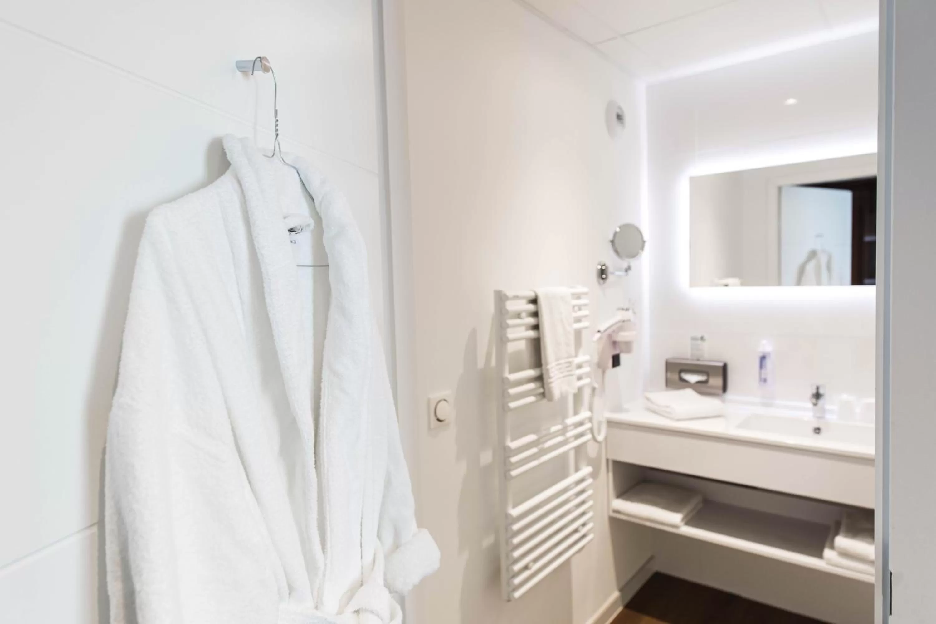 Bathroom in Westotel Tours Val de Loire