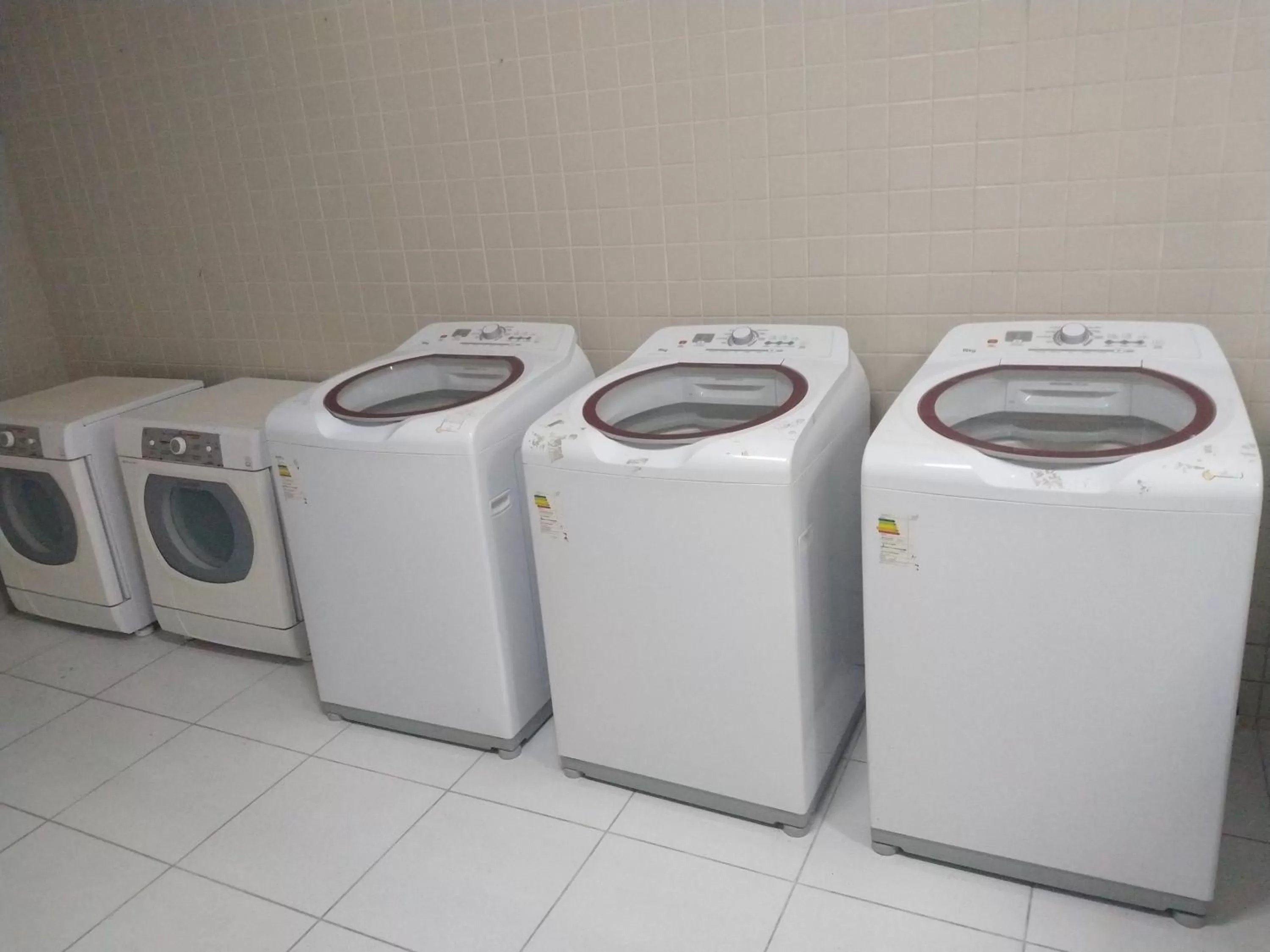 laundry in Apartamento no Golden Lake - pé na areia, agua de côco e cervejinha