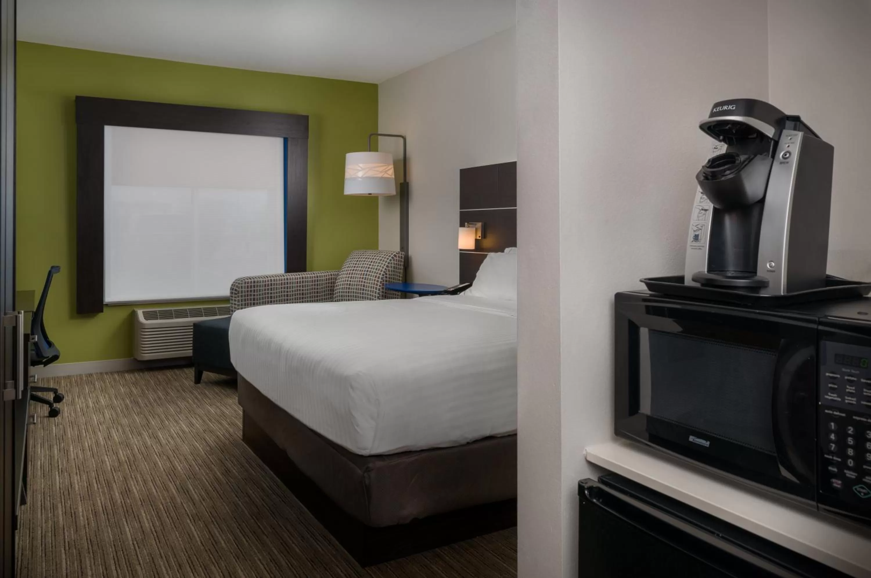 Photo of the whole room, Bed in Holiday Inn Express Lawrence by IHG