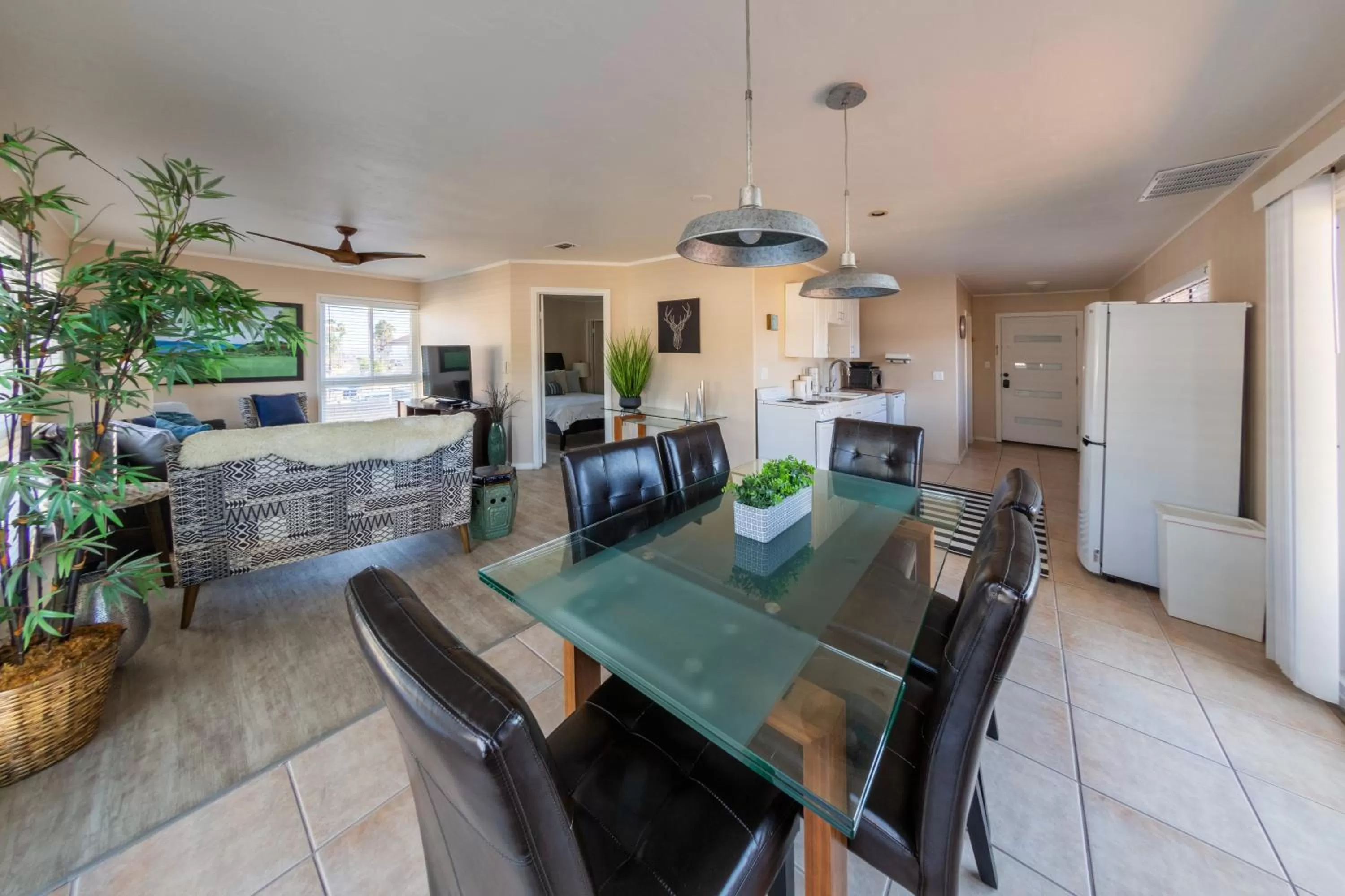 TV and multimedia, Dining Area in Beachwalk Villas