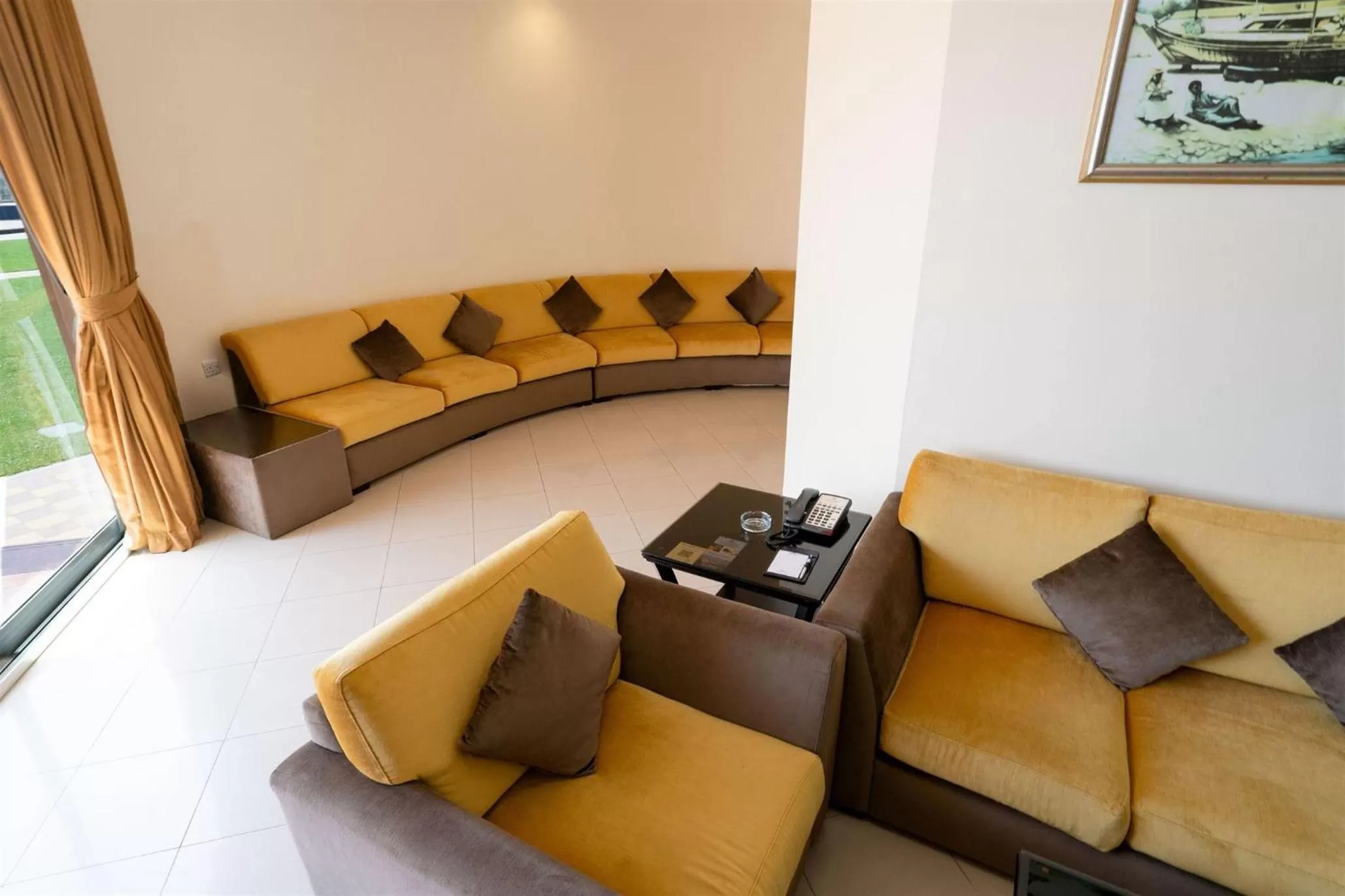 Living room in Royal Beach Hotel & Resort