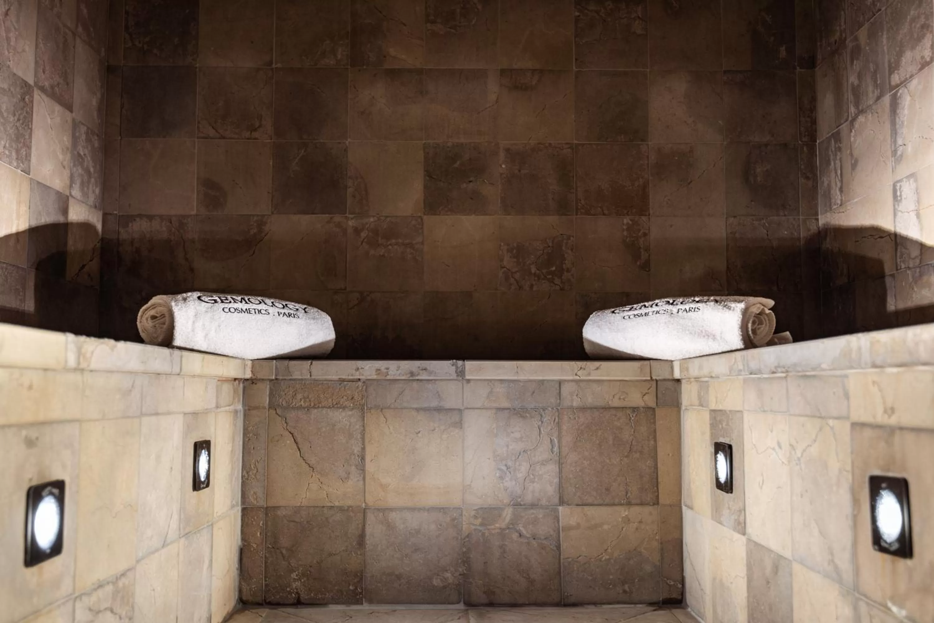 Hot Spring Bath in Hôtel Montmorency & Spa